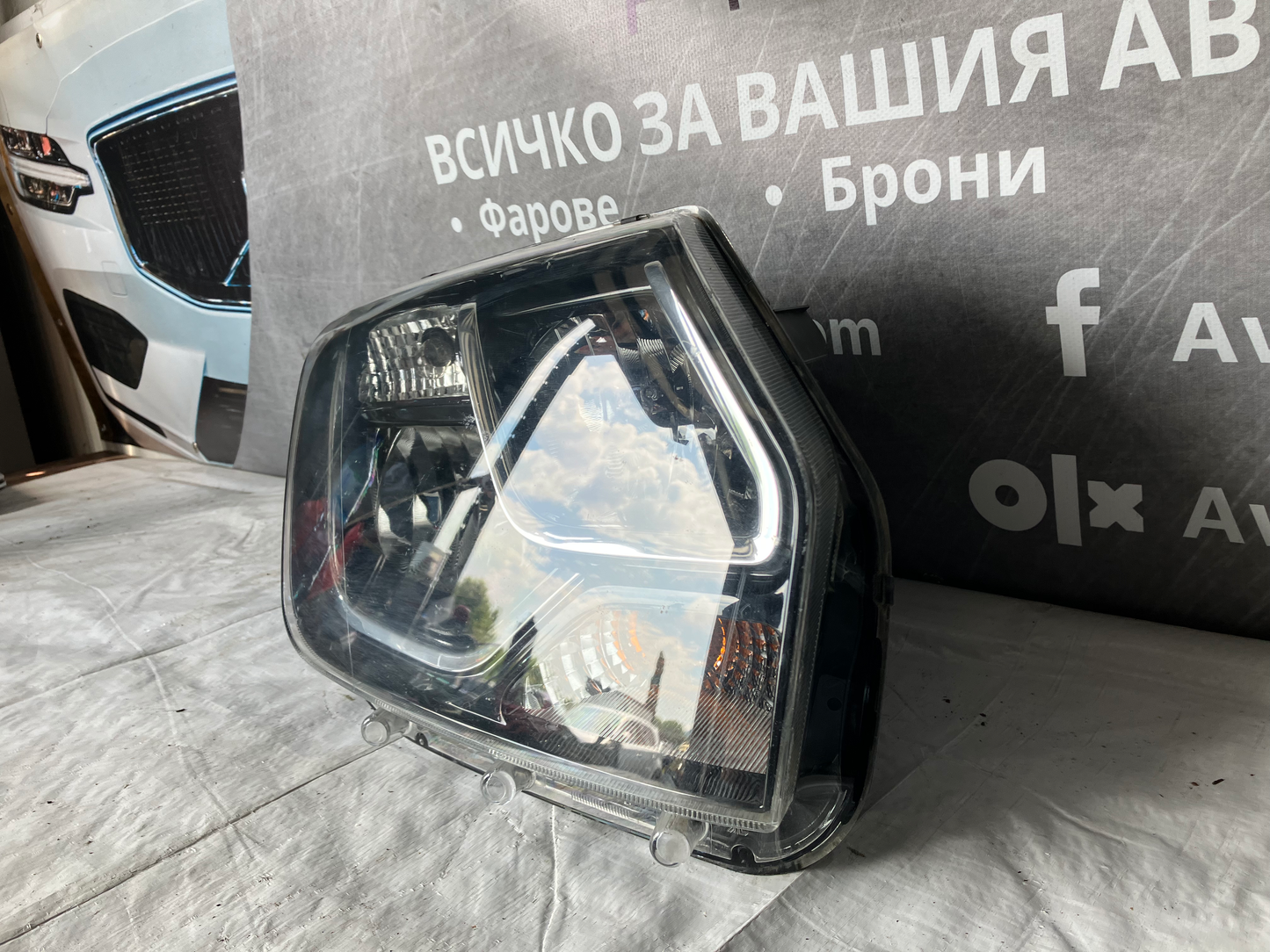 Десен фар Dacia Duster 2
