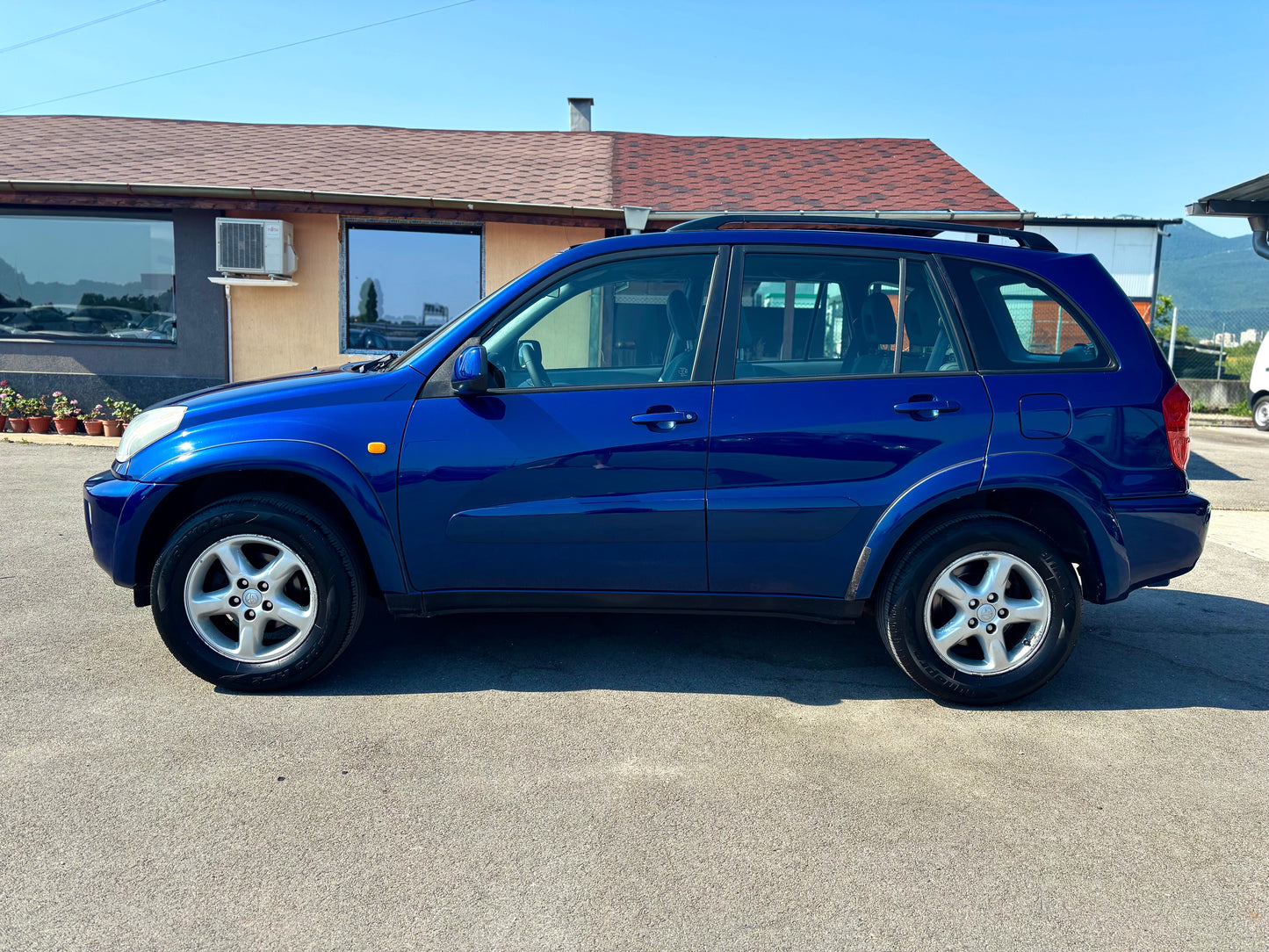 TOYOTA RAV4