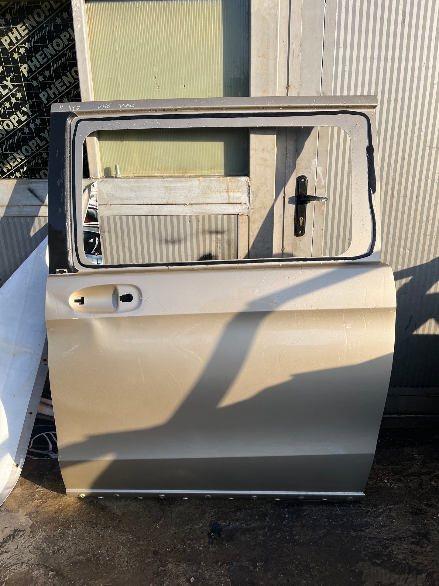 задна дясна вратаbr Mercedes Vito W447