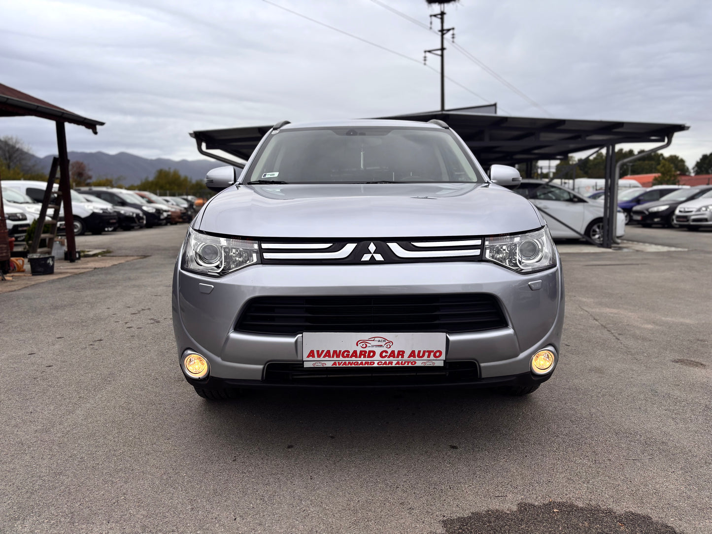 MITSUBISHI OUTLANDER