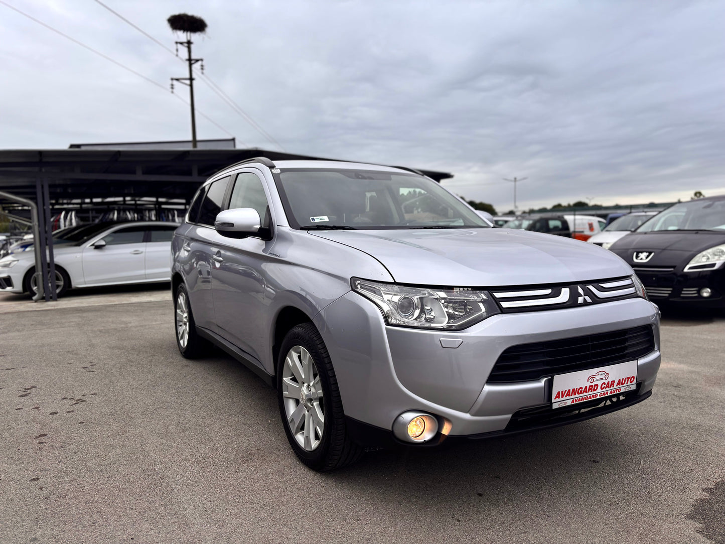 MITSUBISHI OUTLANDER