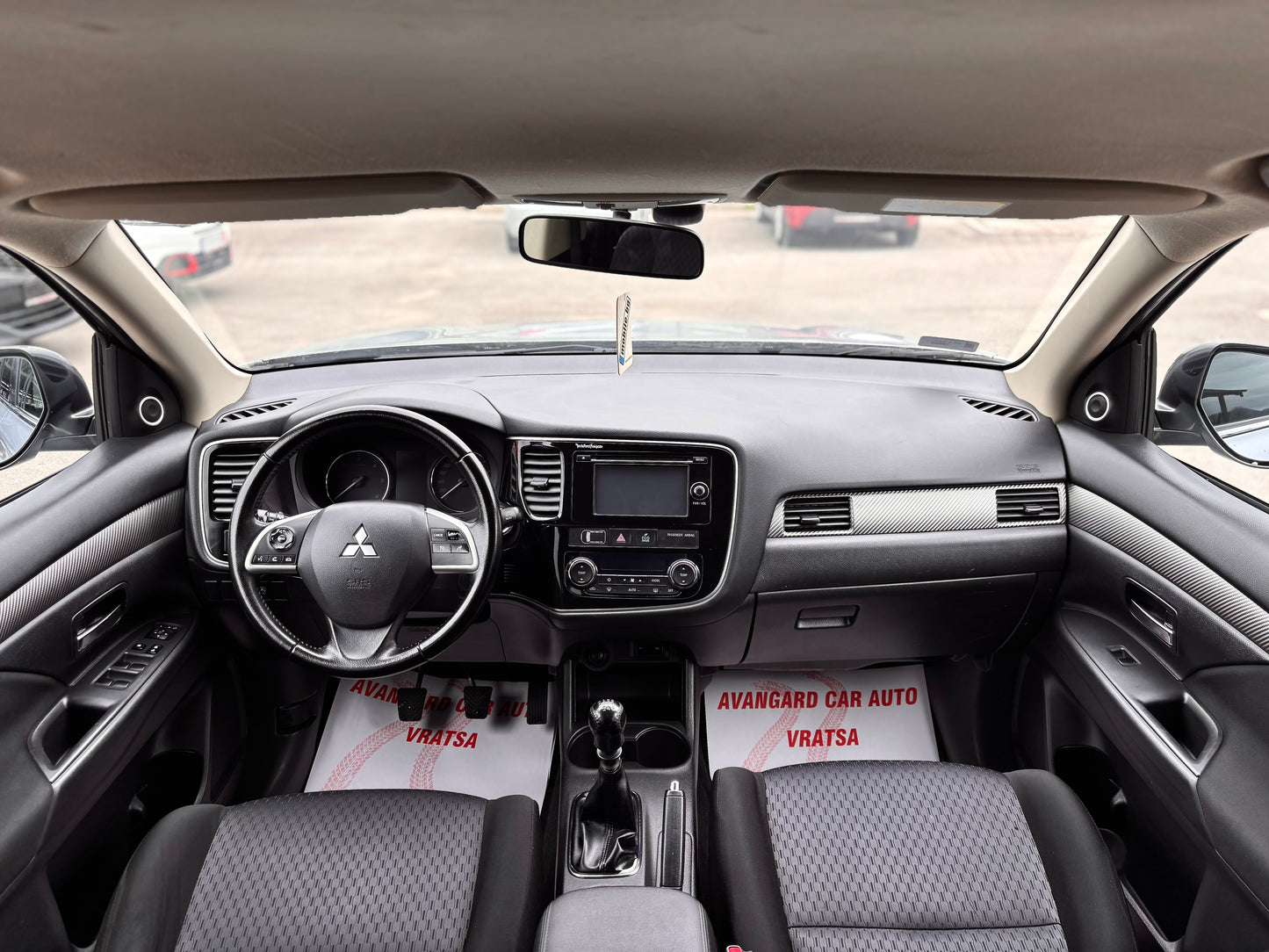 MITSUBISHI OUTLANDER