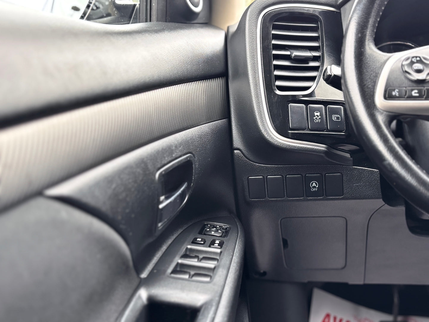 MITSUBISHI OUTLANDER