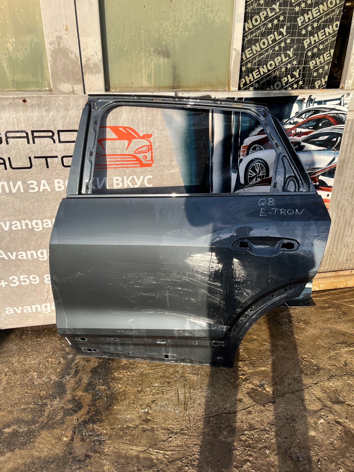 врата Audi E-tron 2020-