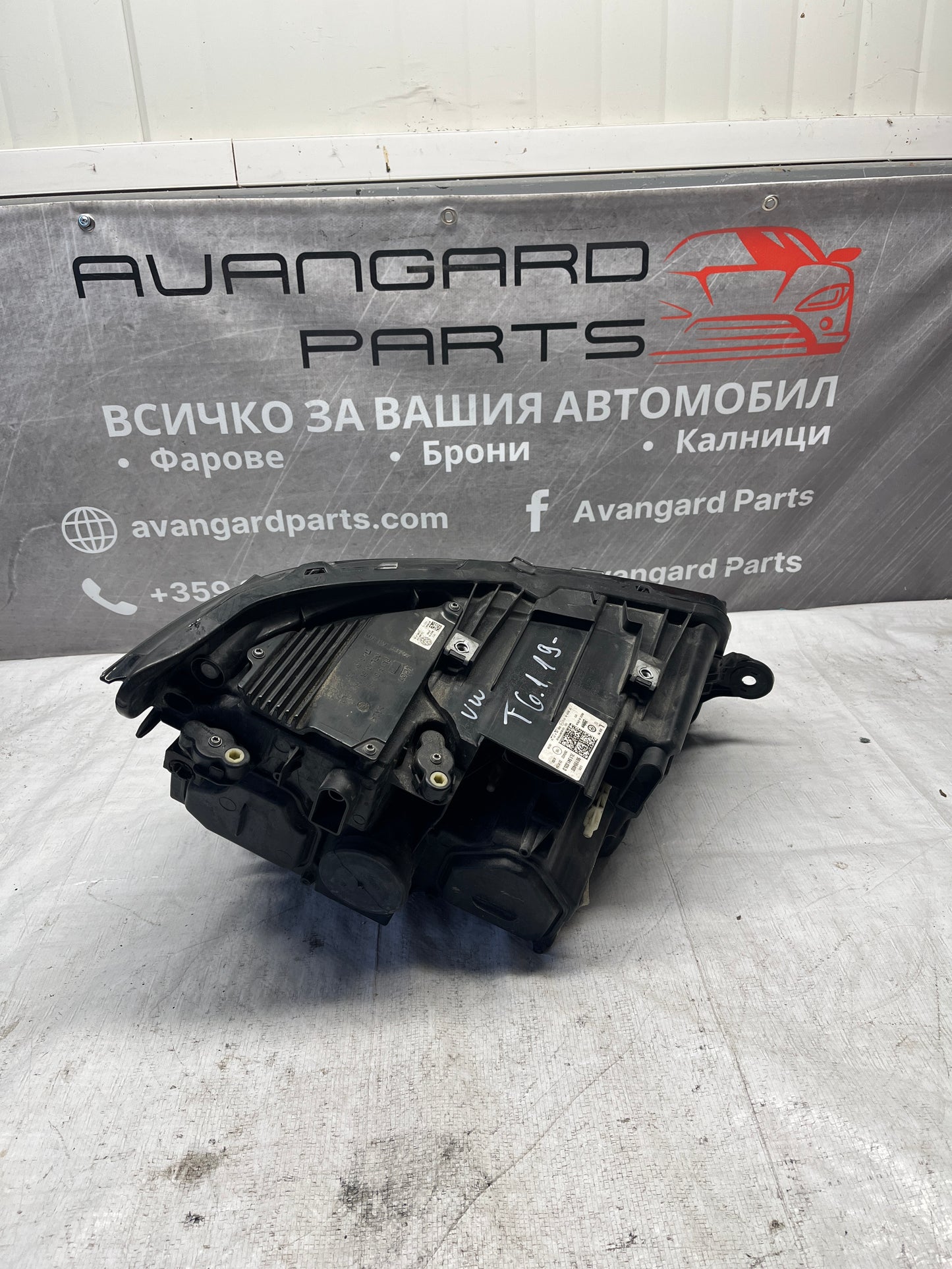 Volkswagen T6 десен и ляв фар LED