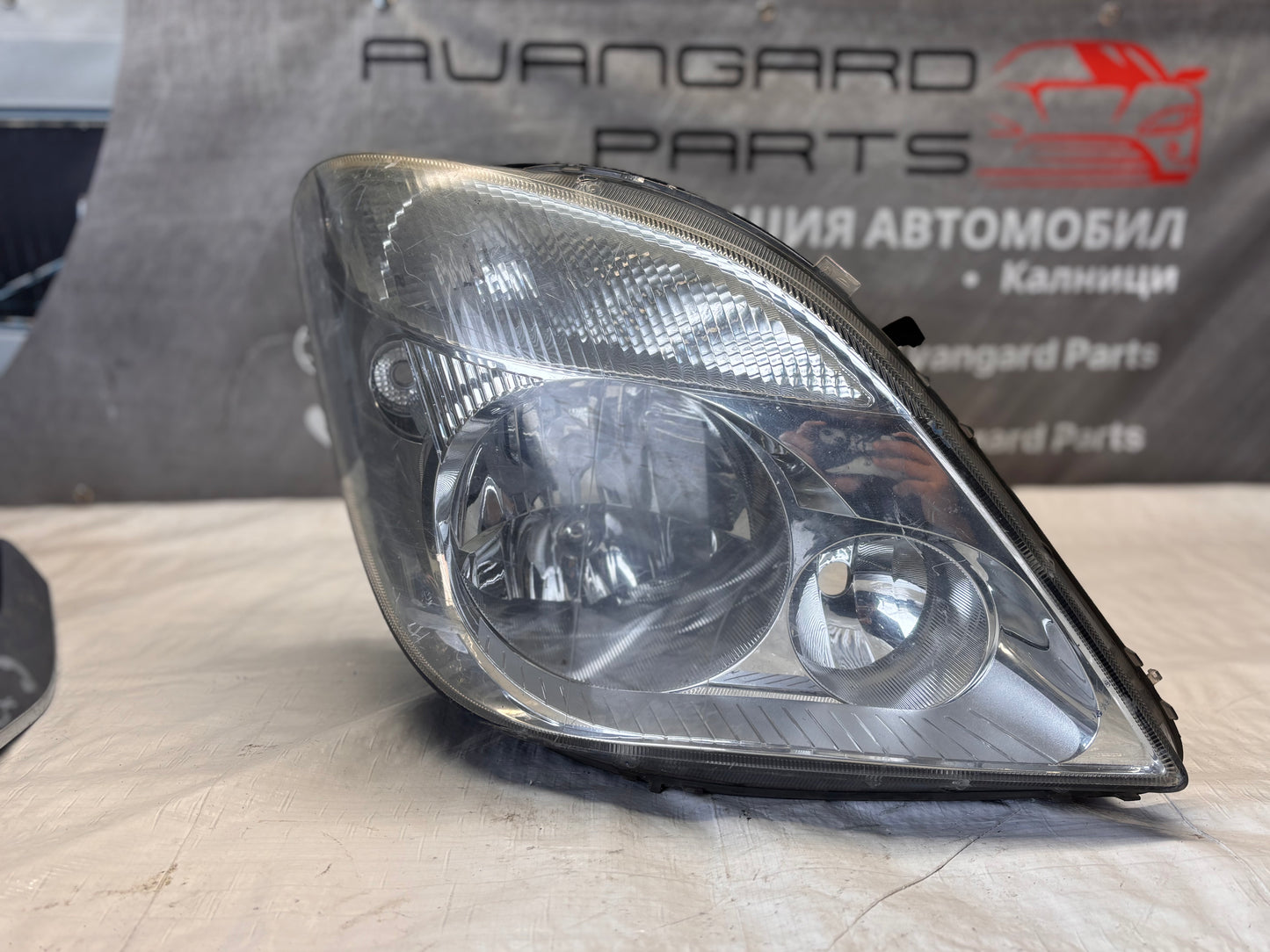 Mercedes-Benz W906 десен фар