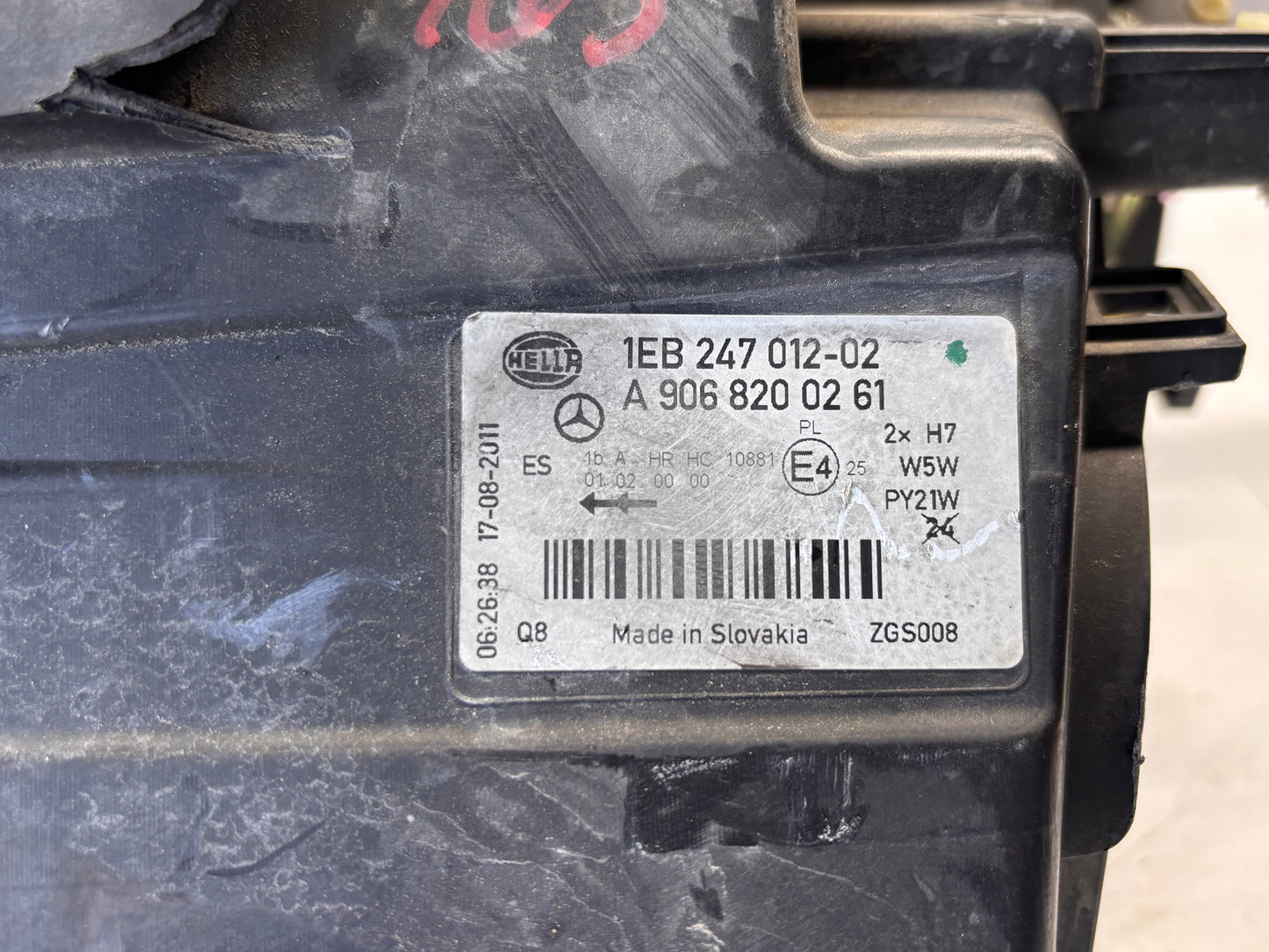 Mercedes-Benz W906 десен фар