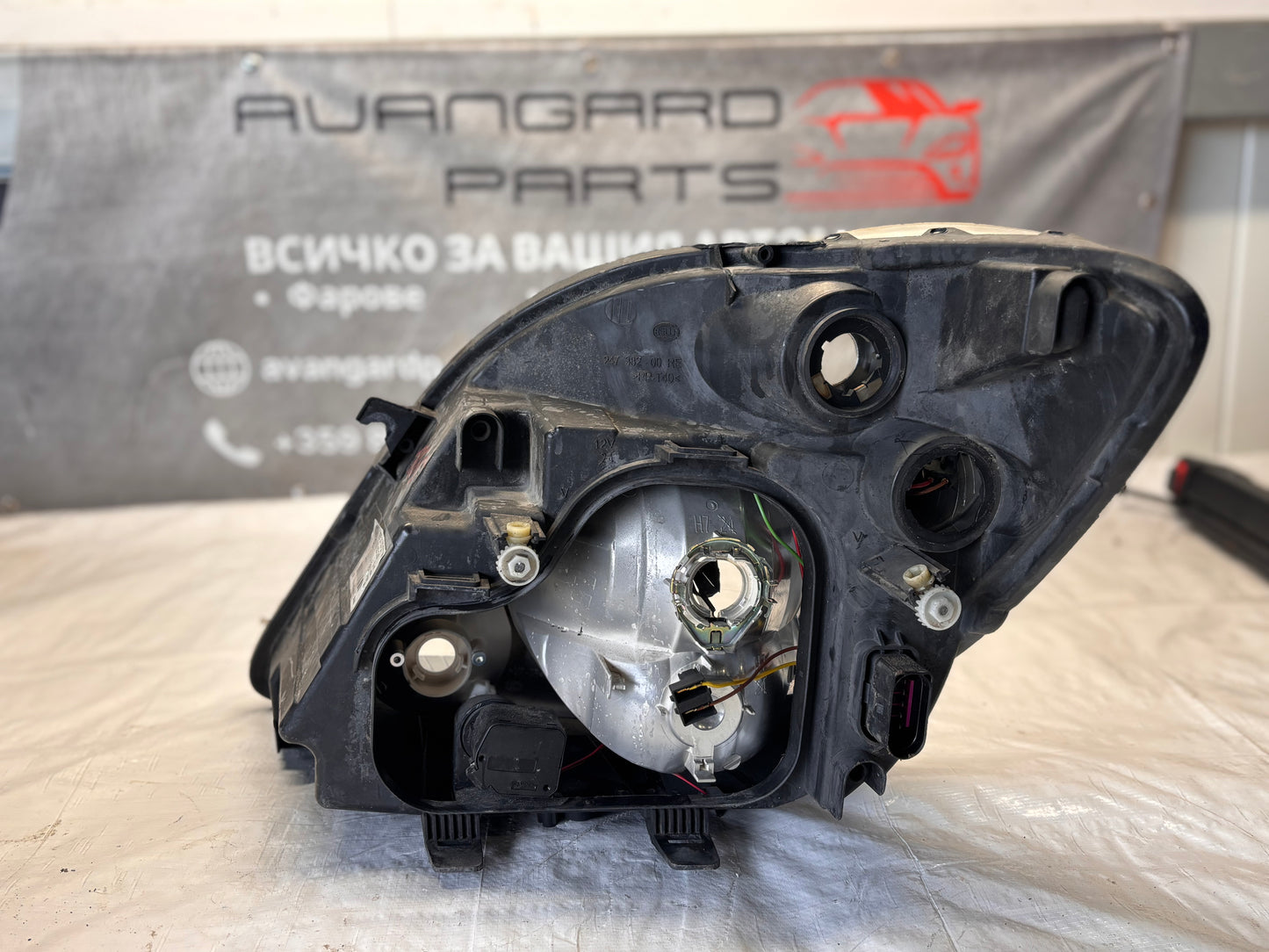 Mercedes-Benz W906 десен фар