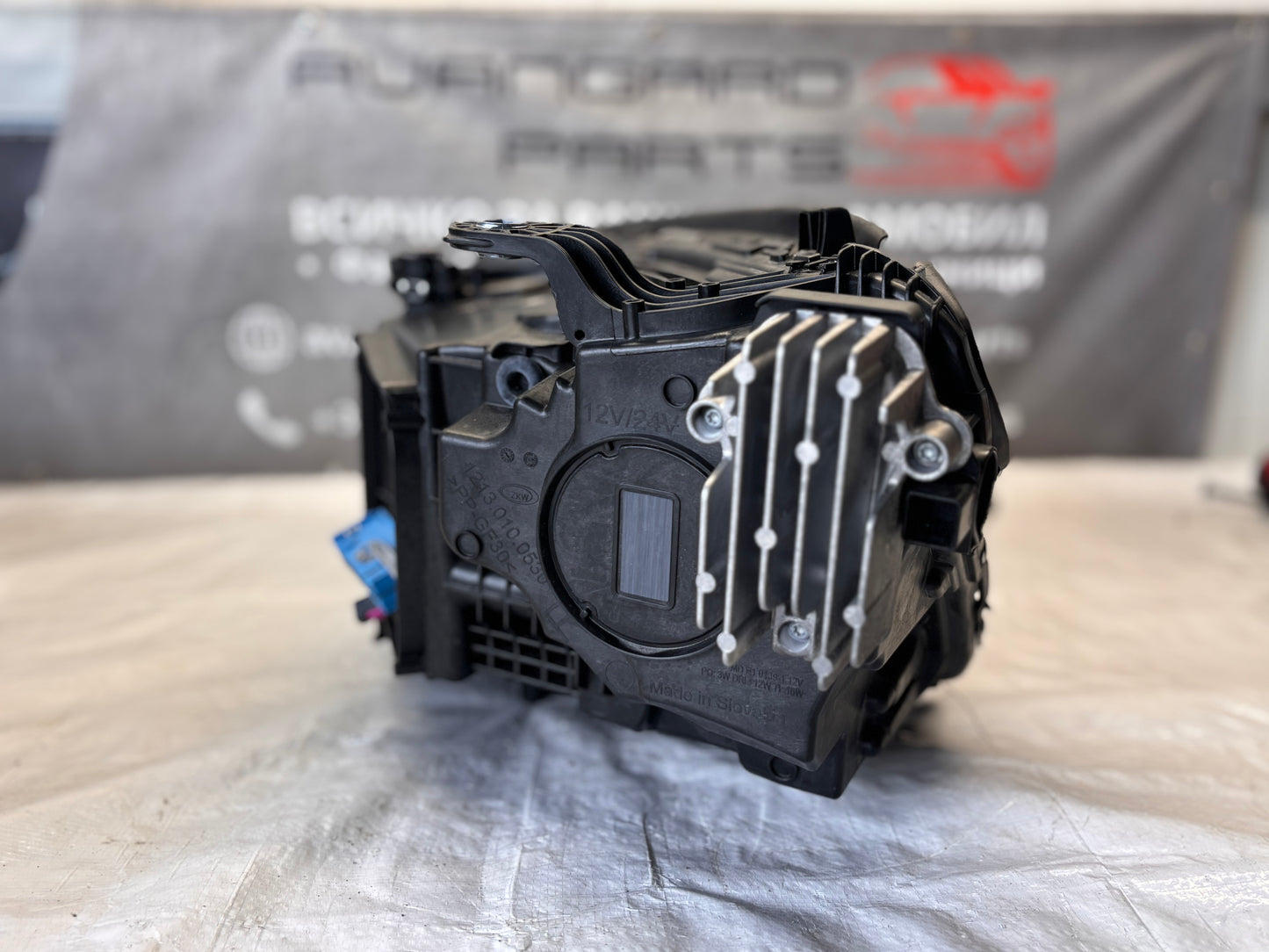 Mercedes-Benz GLC X254 десен фар