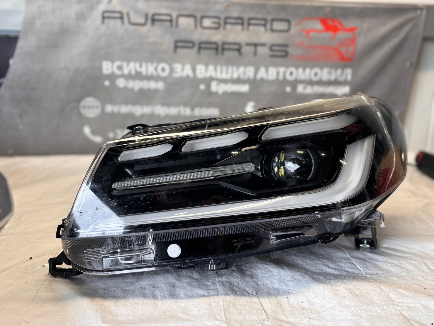 Toyota Proace II Фар - ляв