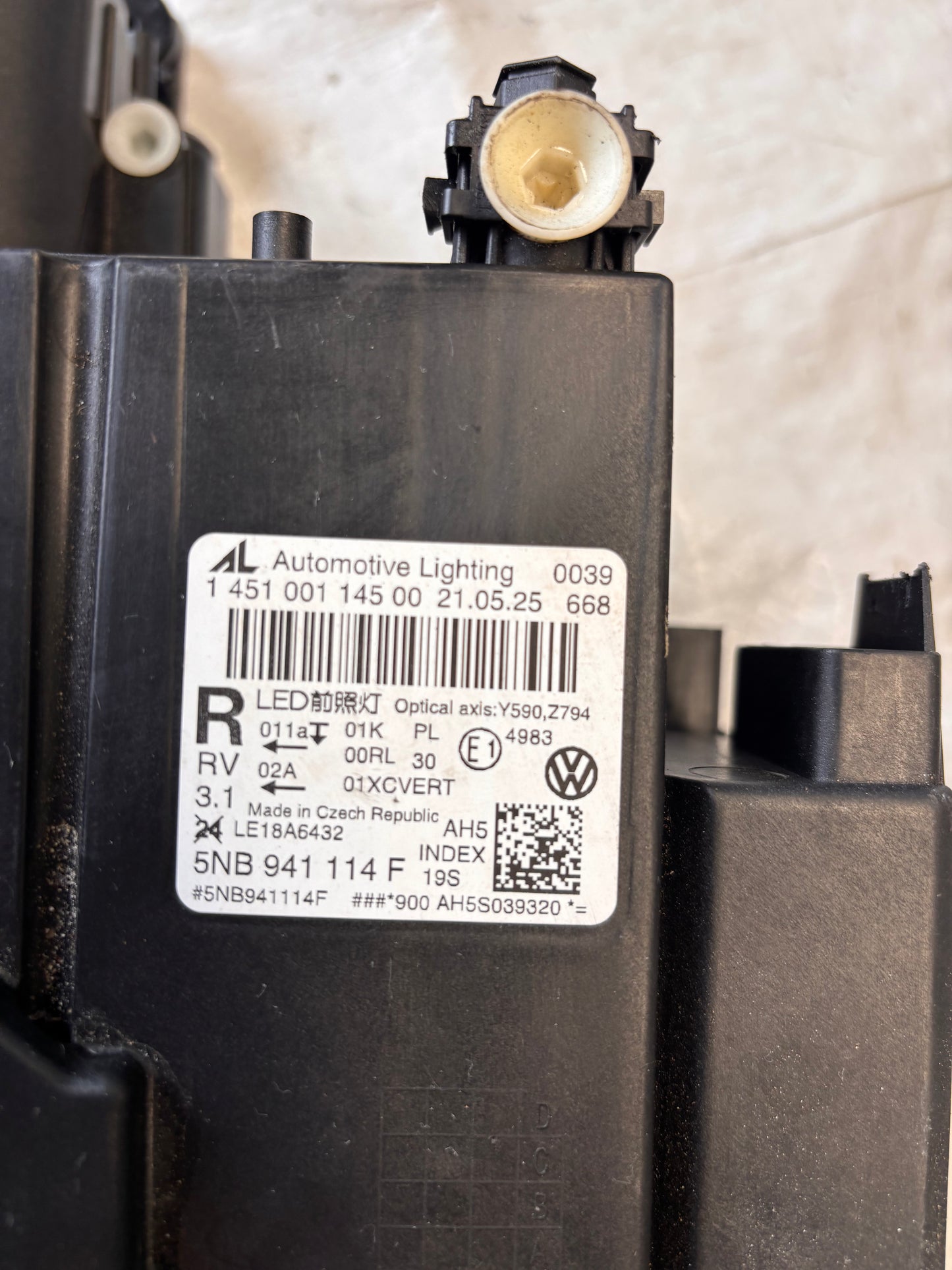 LED десен фар Volkswagen Tiguan 2016–2020