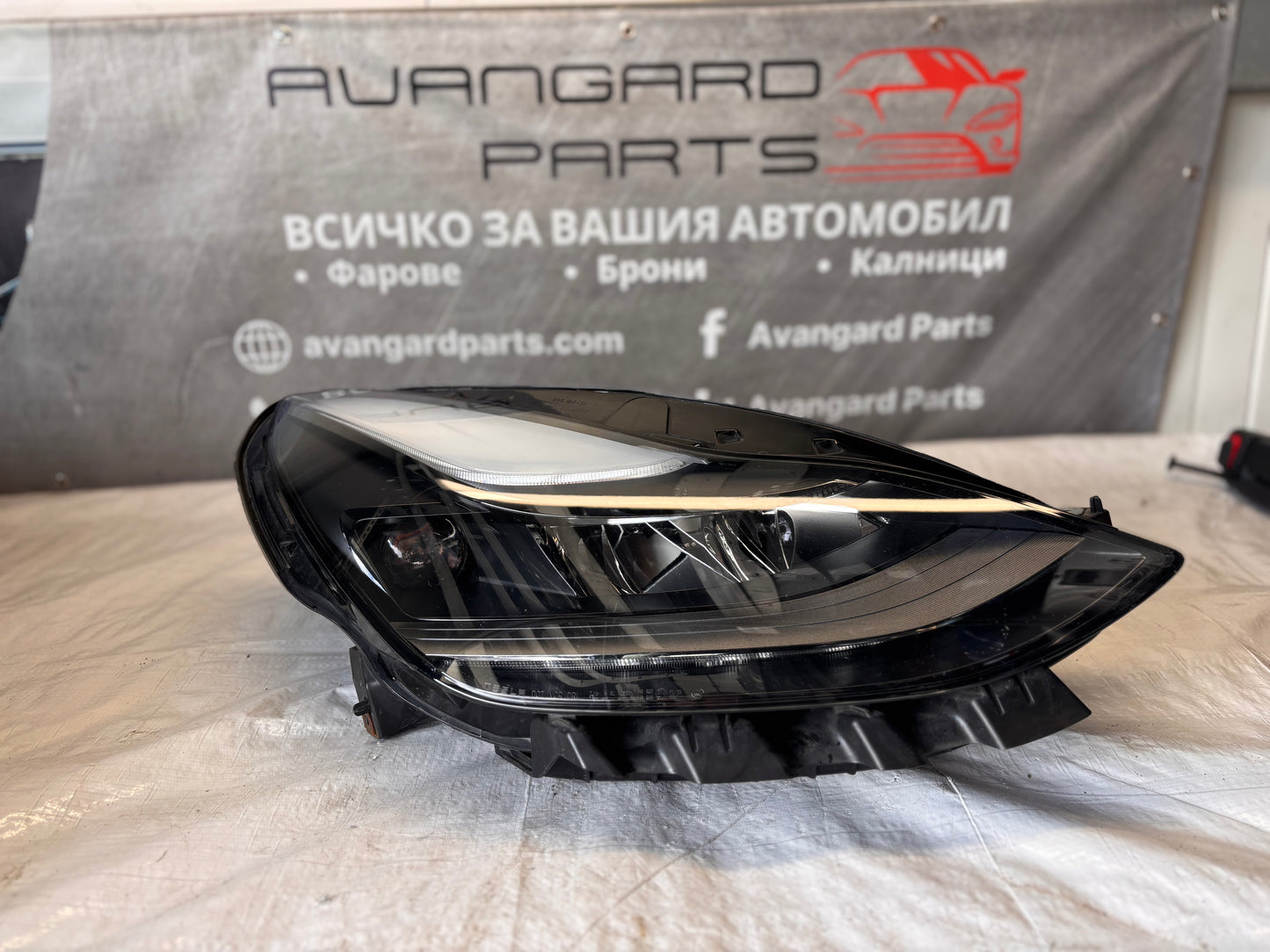 Десен LED фар Tesla Model 3/Y 2019-