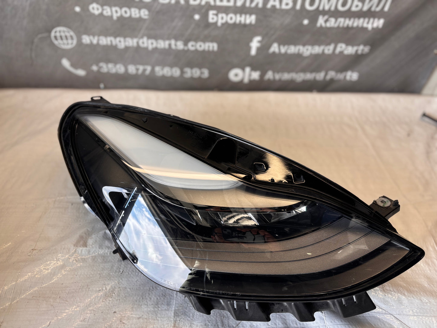Десен LED фар Tesla Model 3/Y 2019-