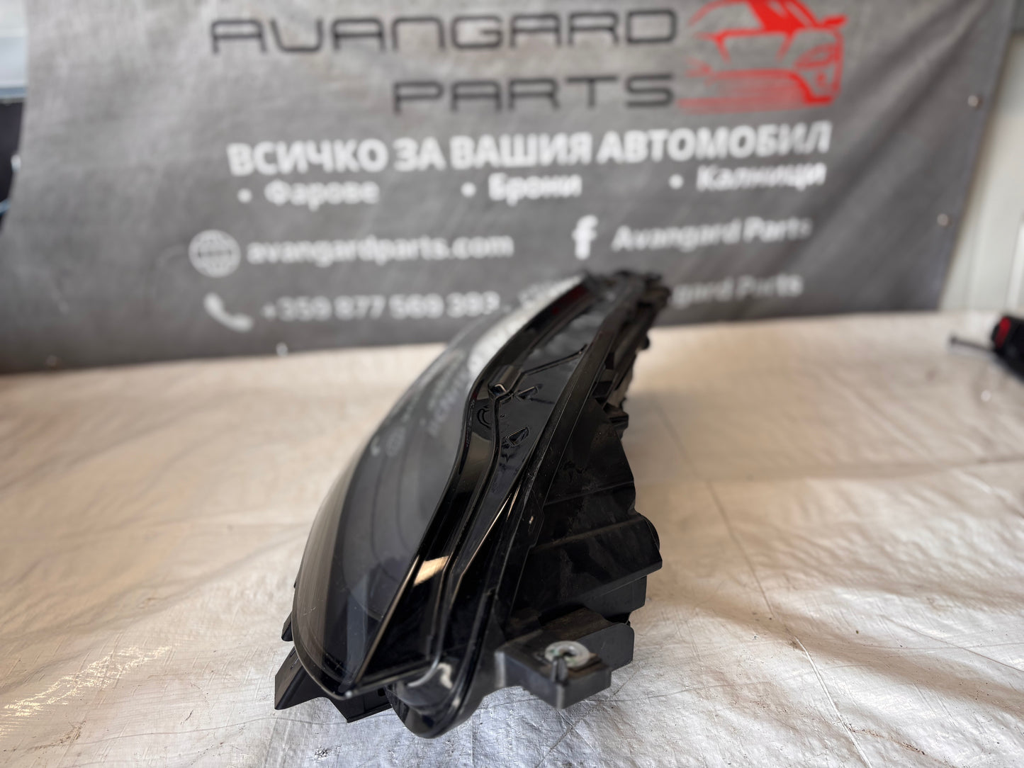 Десен LED фар Tesla Model 3/Y 2019-