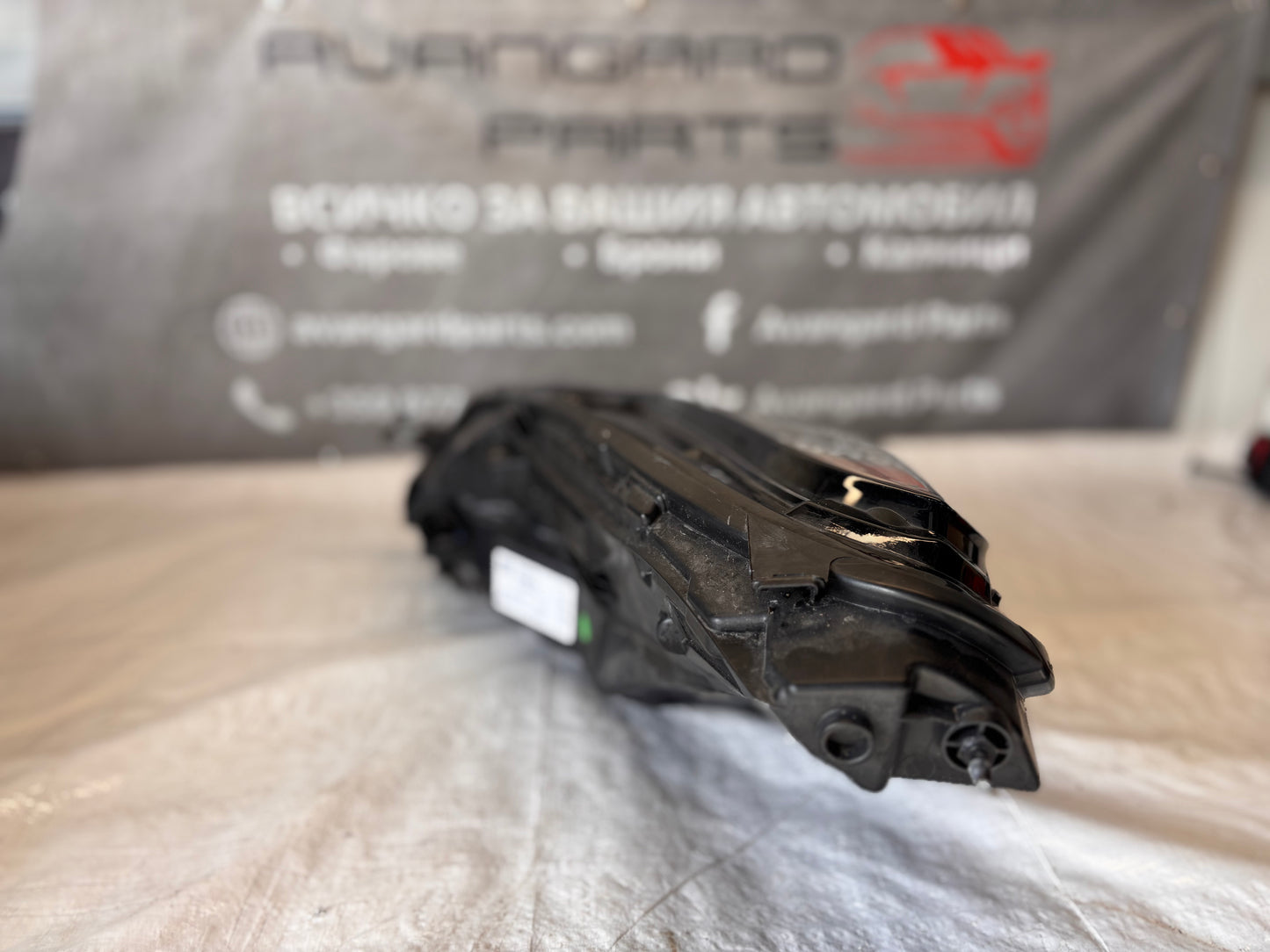 Десен LED фар Tesla Model 3/Y 2019-