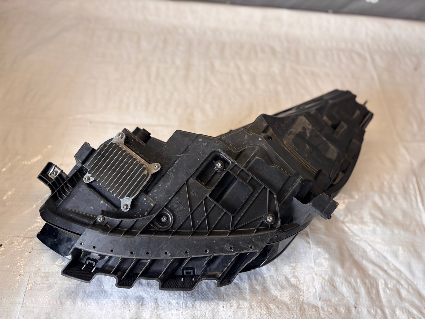 Десен LED фар Tesla Model 3/Y 2019-