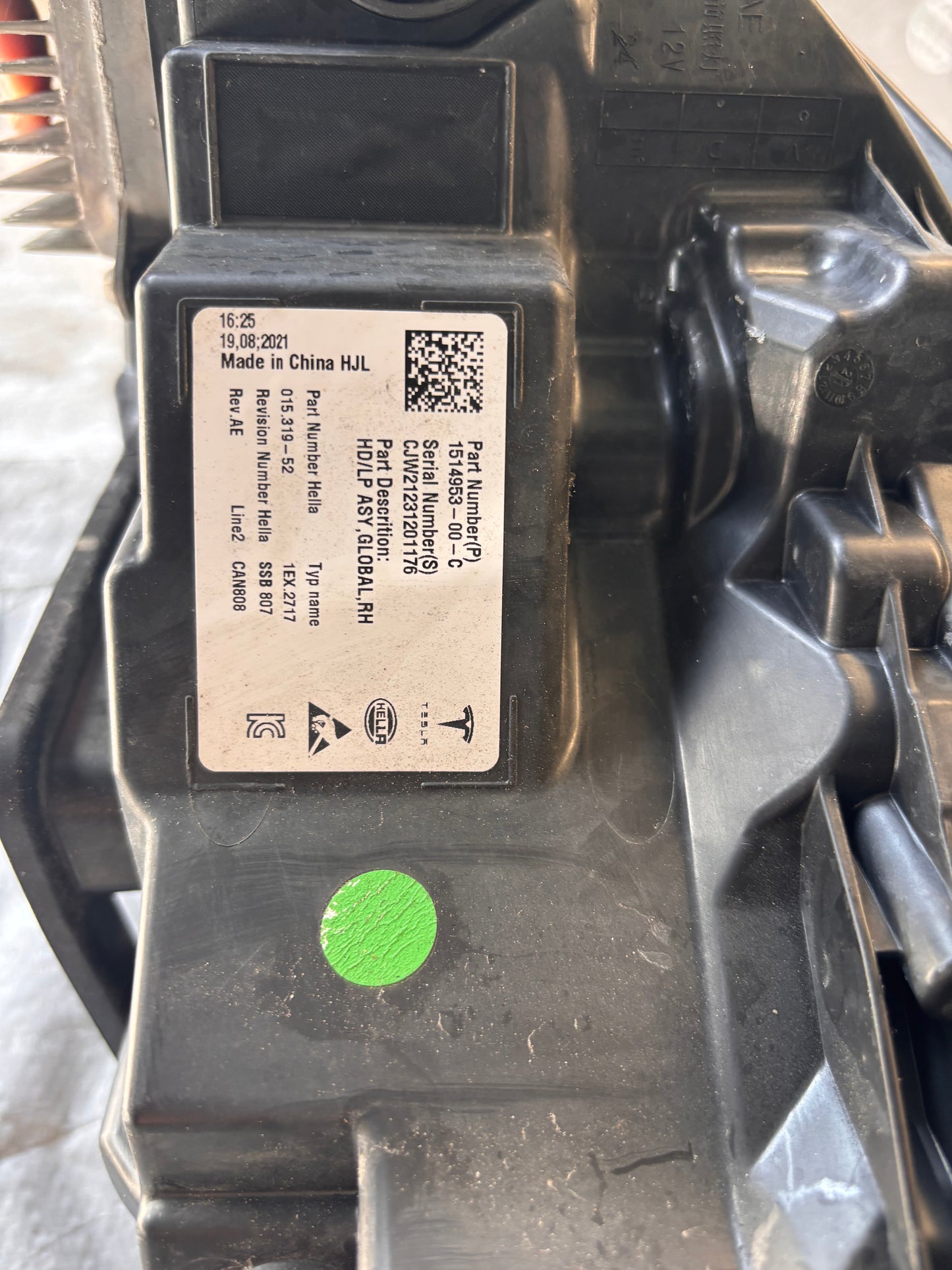 Десен LED фар Tesla Model 3/Y 2019-