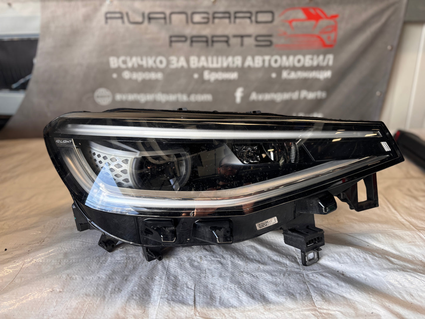 Десен LED фар Volkswagen ID4 20-