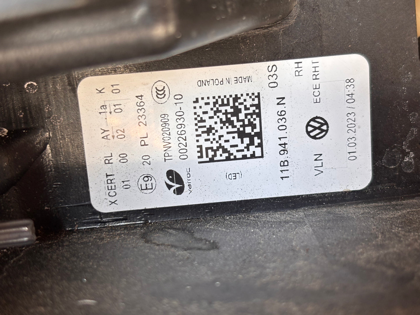 Десен LED фар Volkswagen ID4 20-