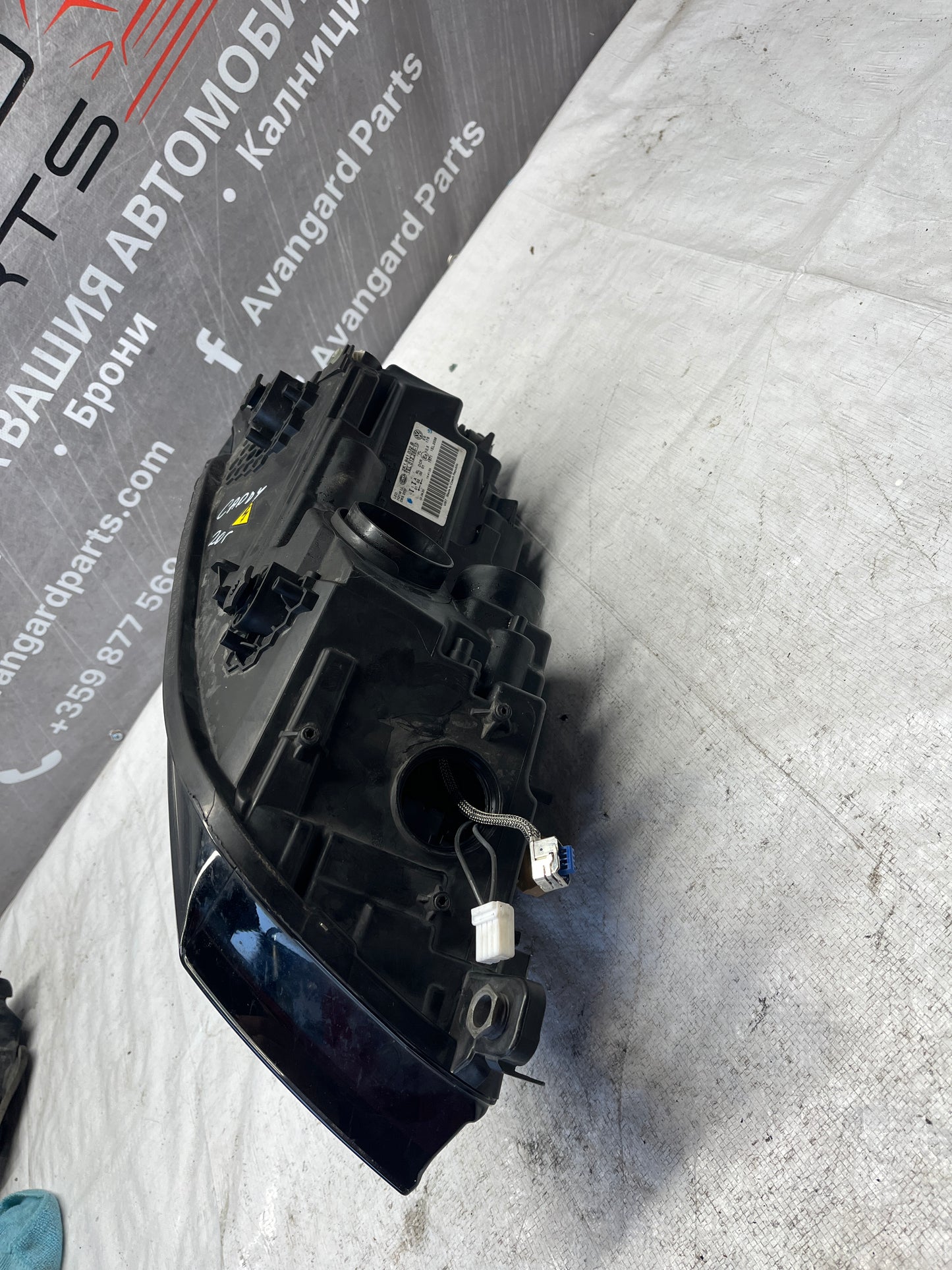 Десен фар Volkswagen Caddy 4 15-20