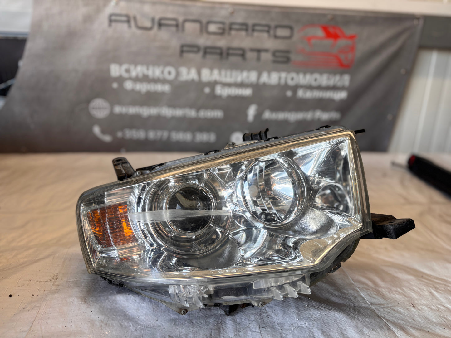 Десен фар Mitsubishi L200 2006-2015