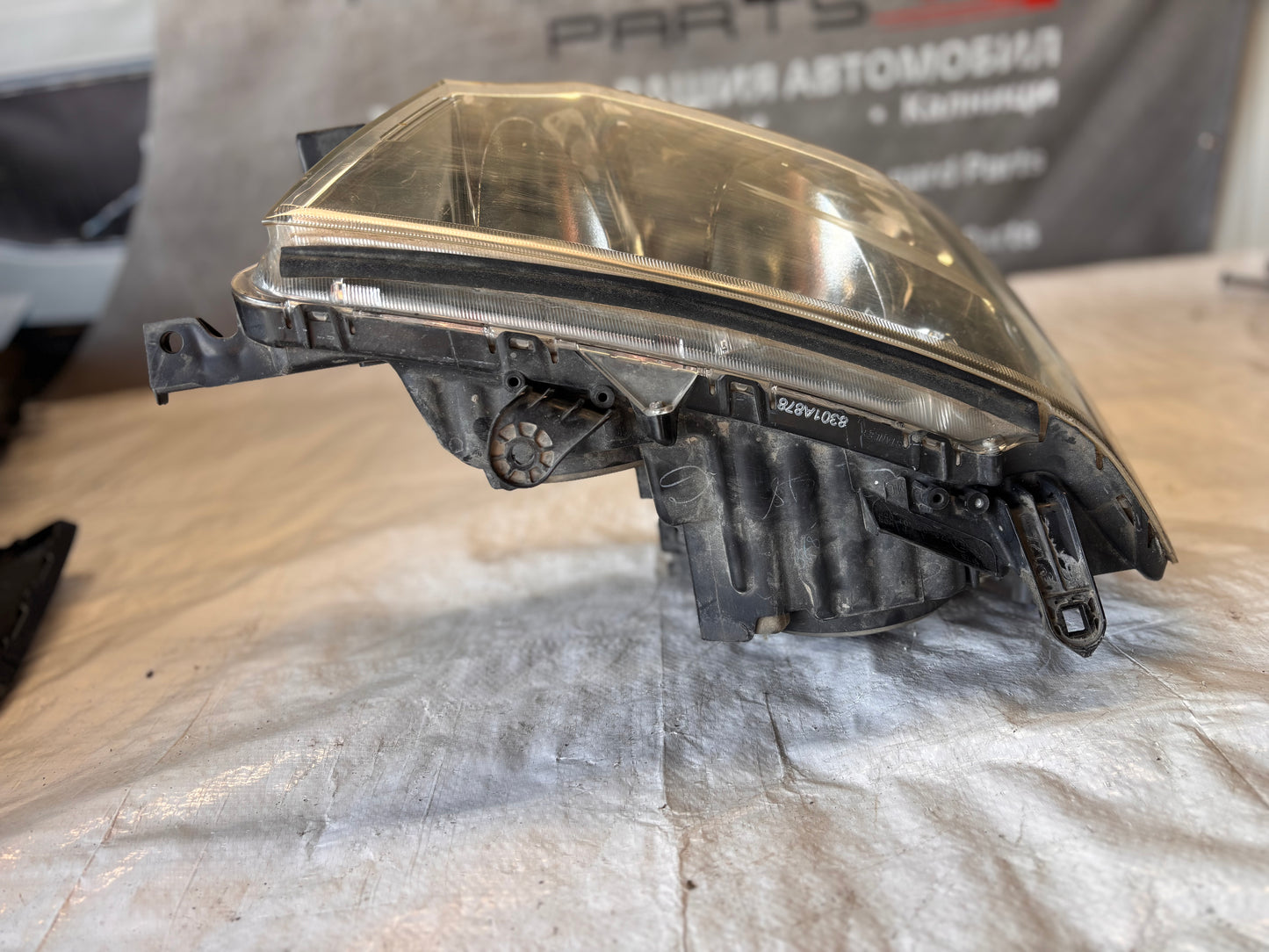 Десен фар Mitsubishi L200 2006-2015