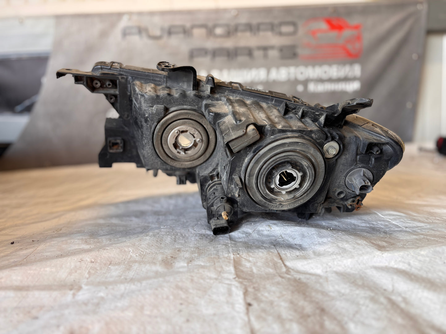 Десен фар Mitsubishi L200 2006-2015