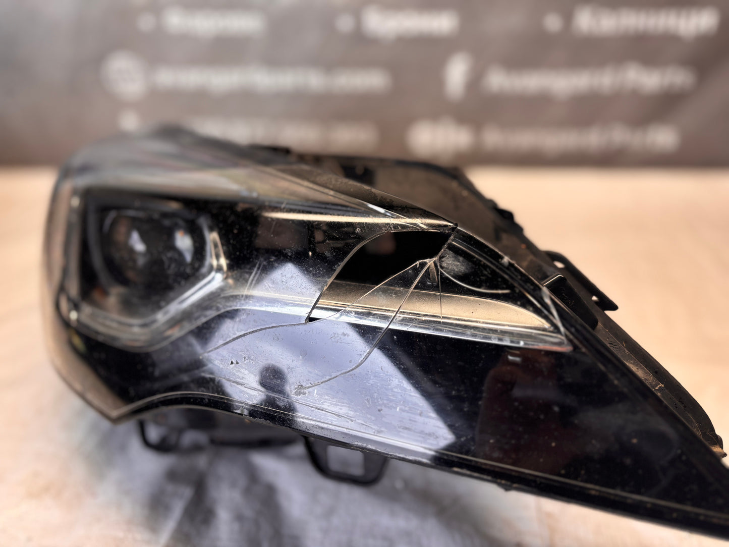 Десен LED фар Opel Astra K