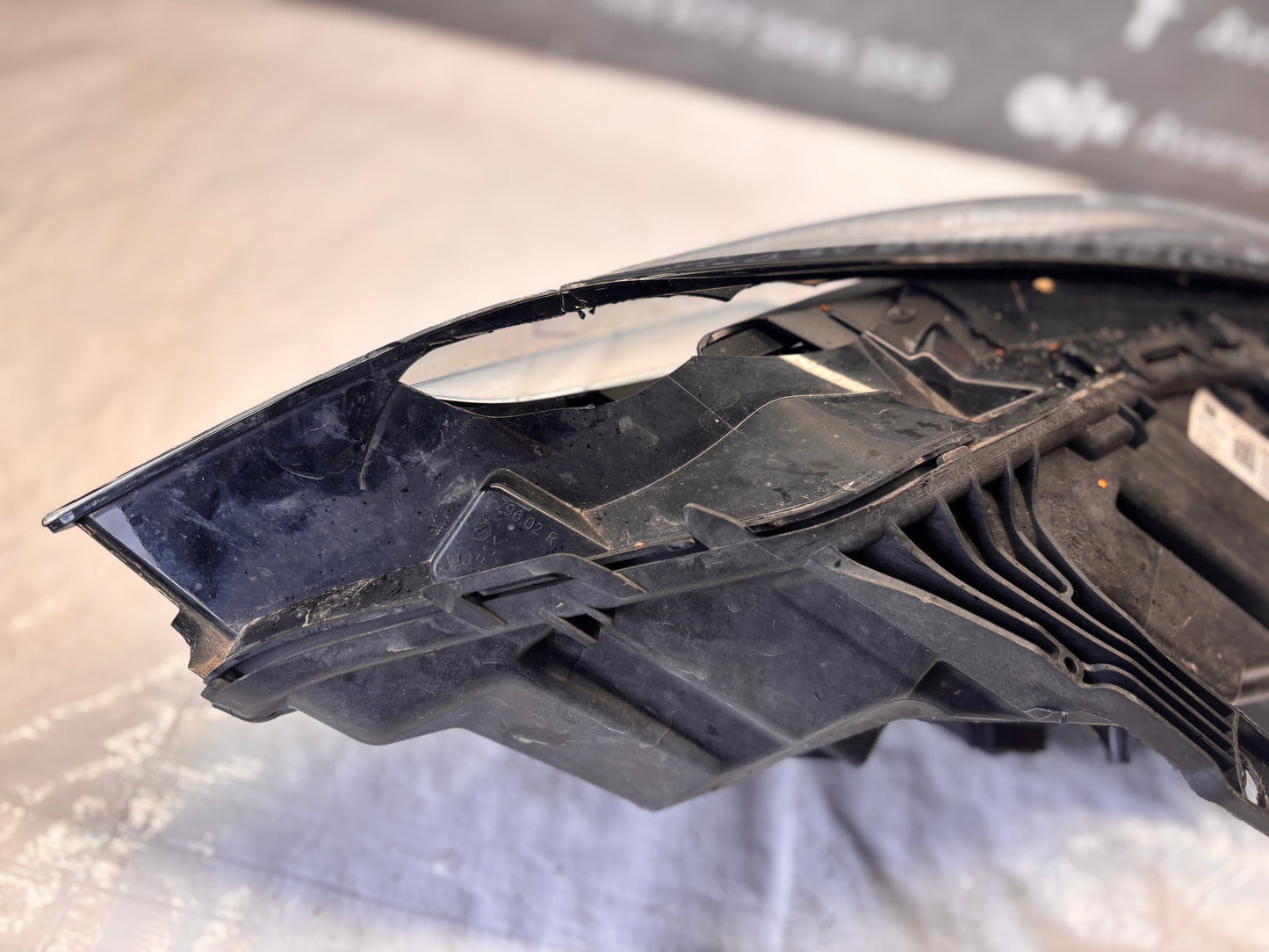 Десен LED фар Opel Astra K