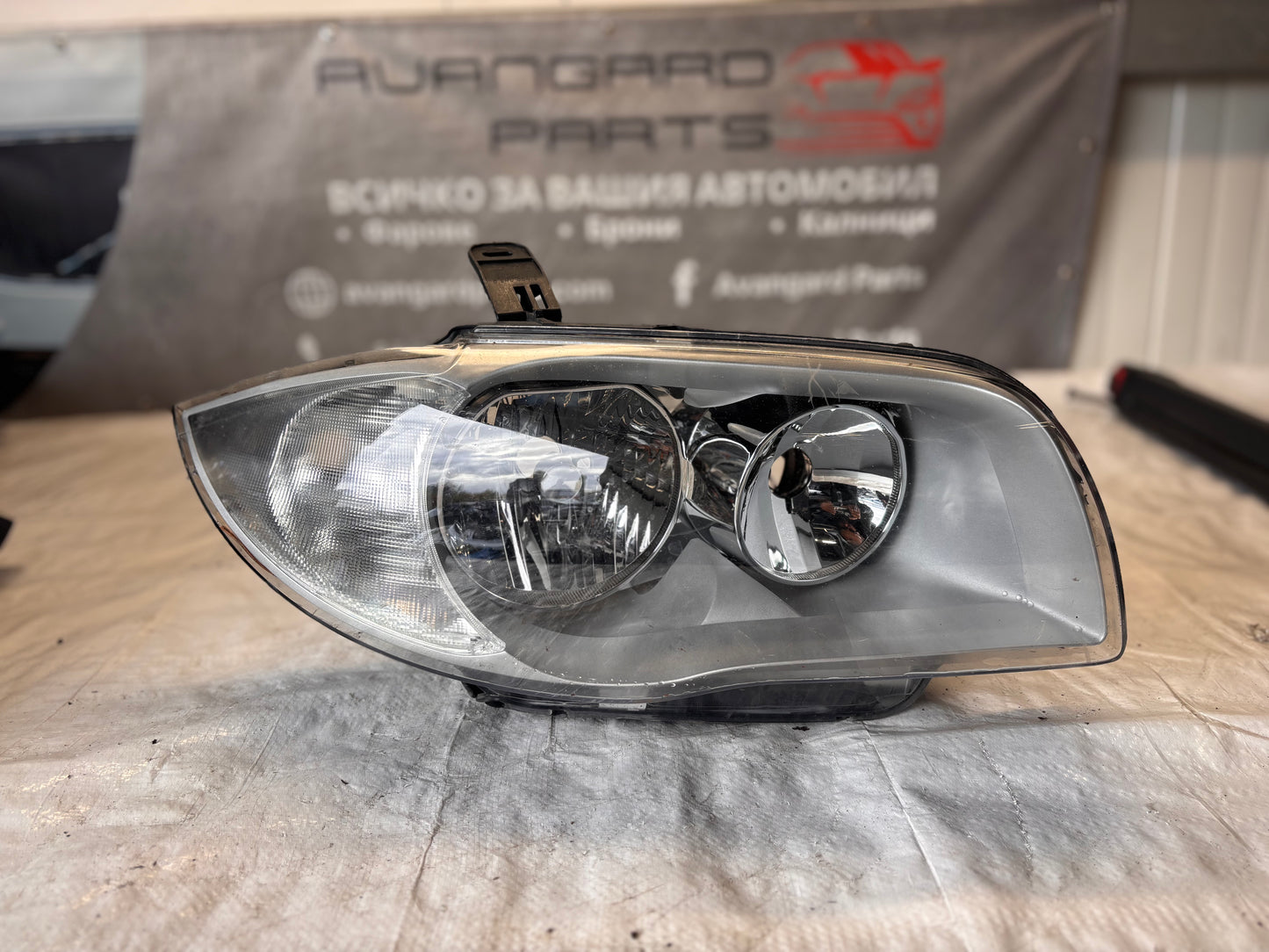 Десен фар BMW 1 Series E87