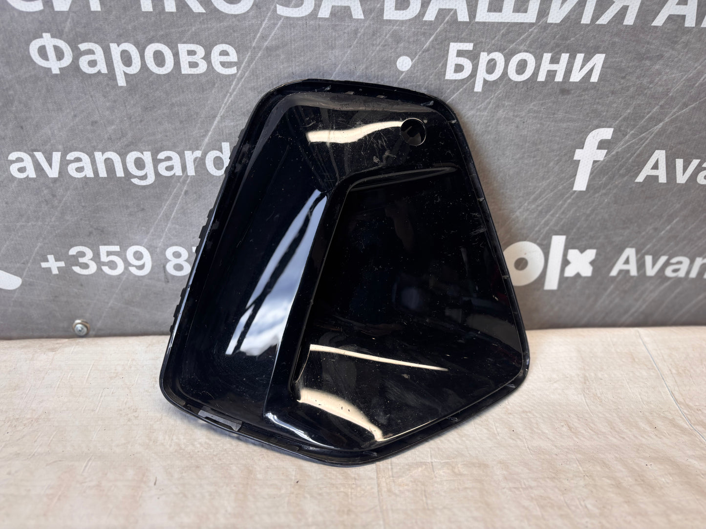 Десен въздоховод за броня BMW G60