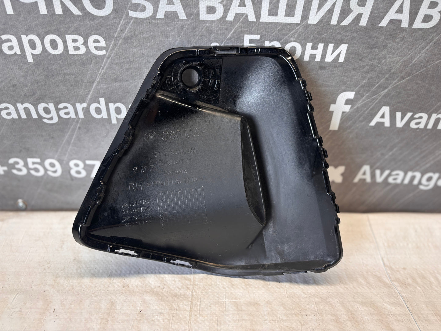 Десен въздоховод за броня BMW G60