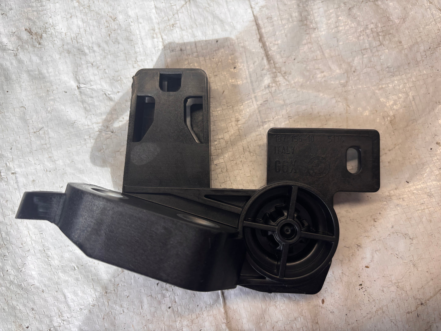 Държач/опора за предна броня BMW G60 2бр.