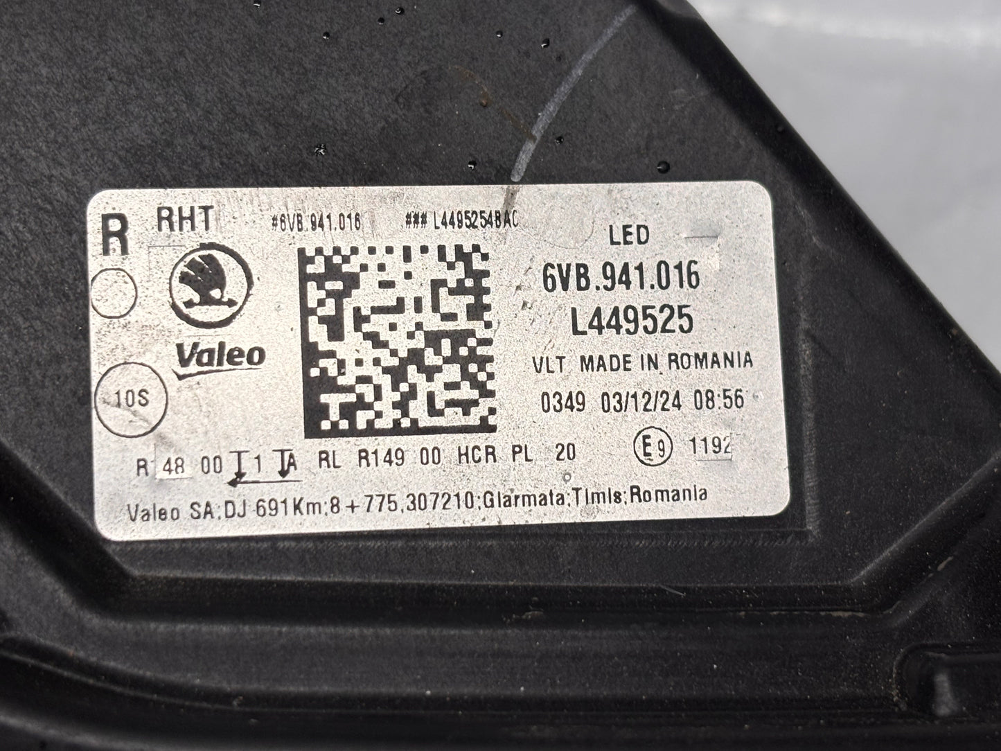 Десен LED фар Škoda Fabia 4 (6VB)