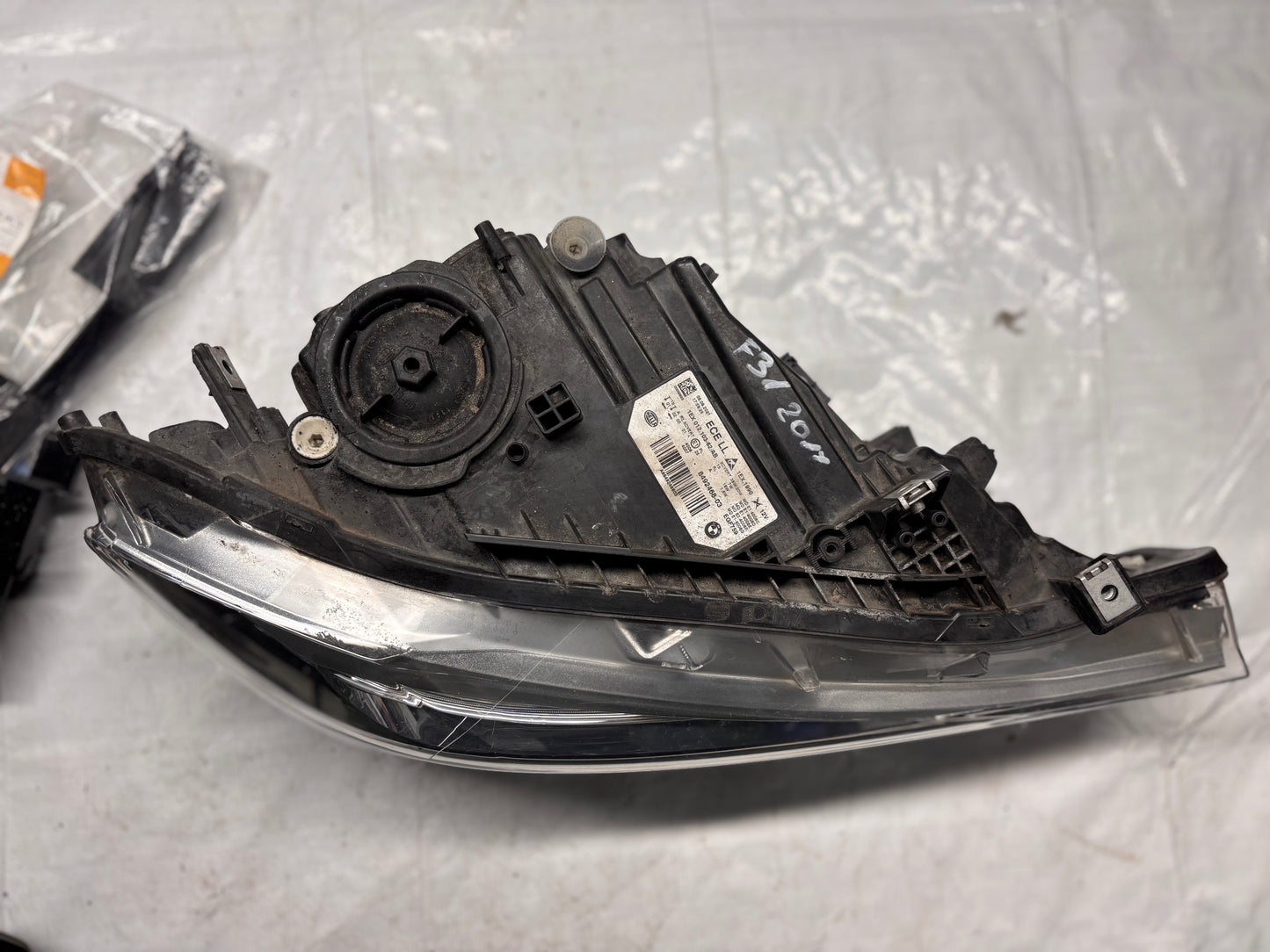 Десен фар BMW 3 F31 / F30 (2015–2019)