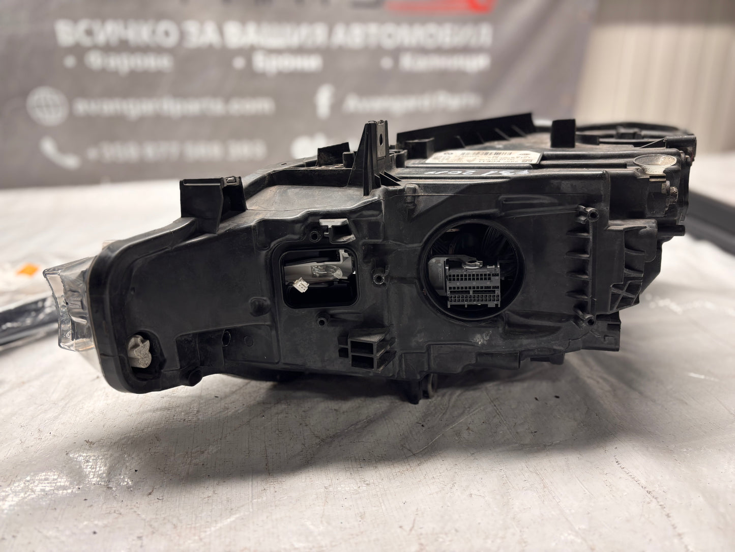 Десен фар BMW 3 F31 / F30 (2015–2019)