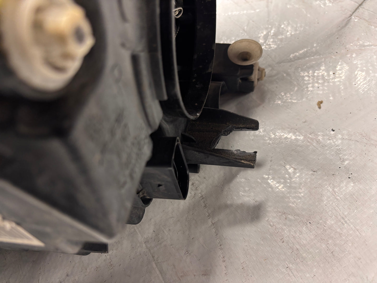 Десен фар Volkswagen Caddy 4 15-20