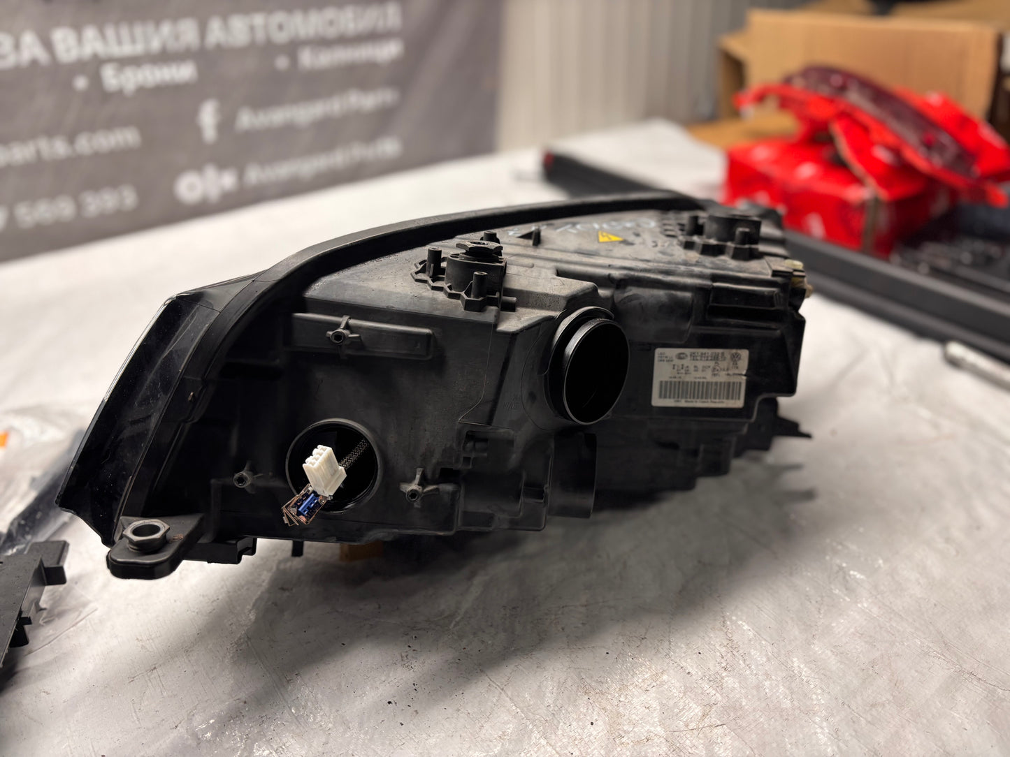 Десен фар Volkswagen Caddy 4 15-20