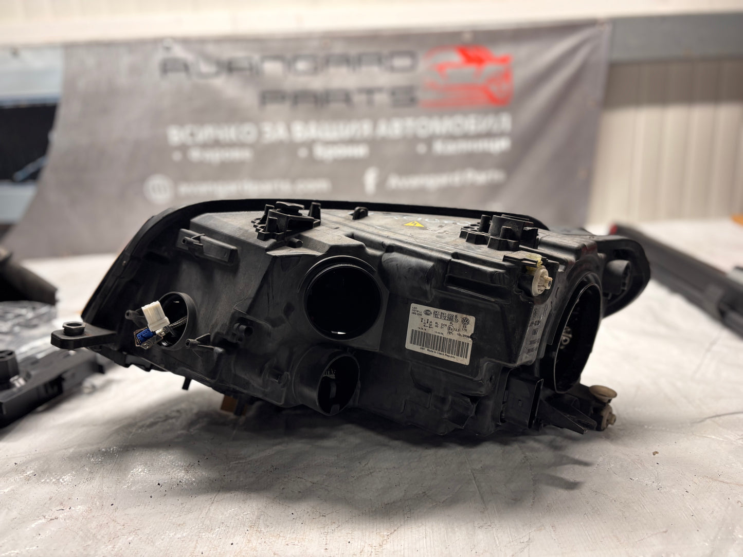 Десен фар Volkswagen Caddy 4 15-20