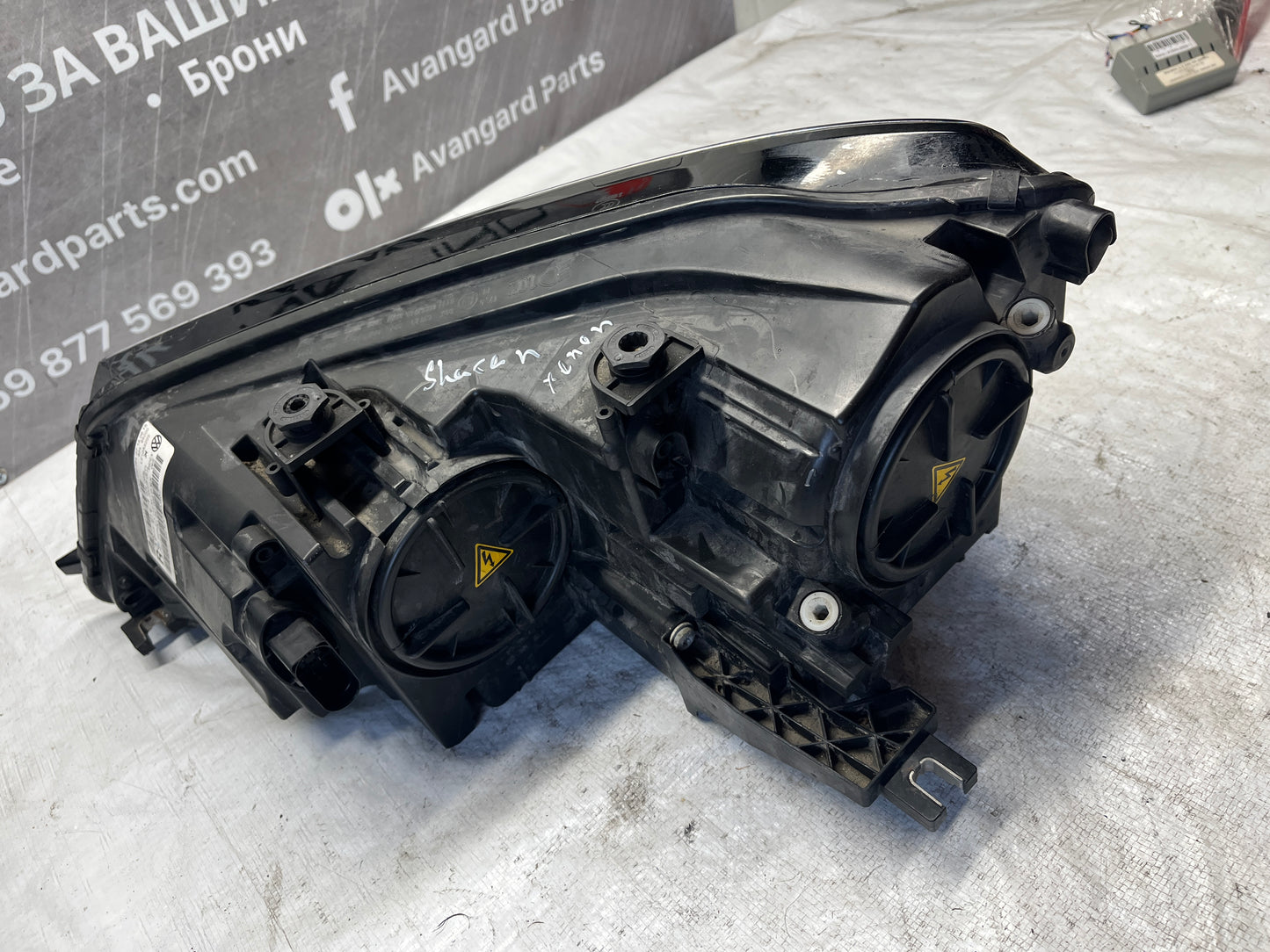 Фар Volkswagen Sharan BiXenon