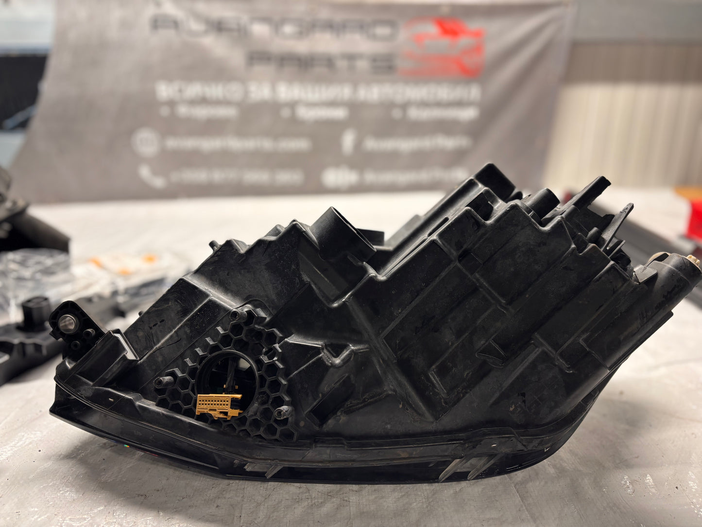 Десен фар Volkswagen Caddy 4 15-20