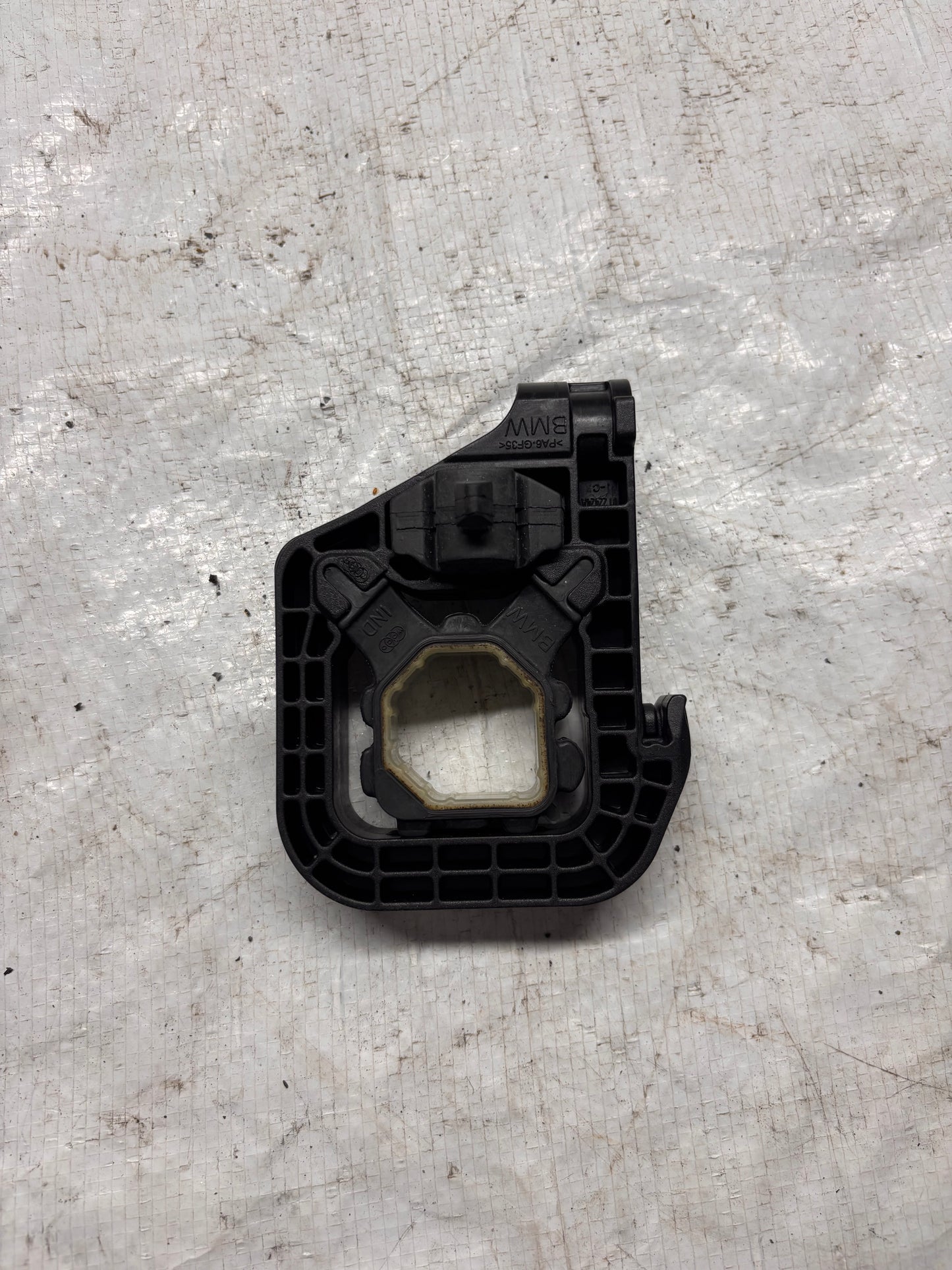 Държач за радиатор BMW G60/61/68/70