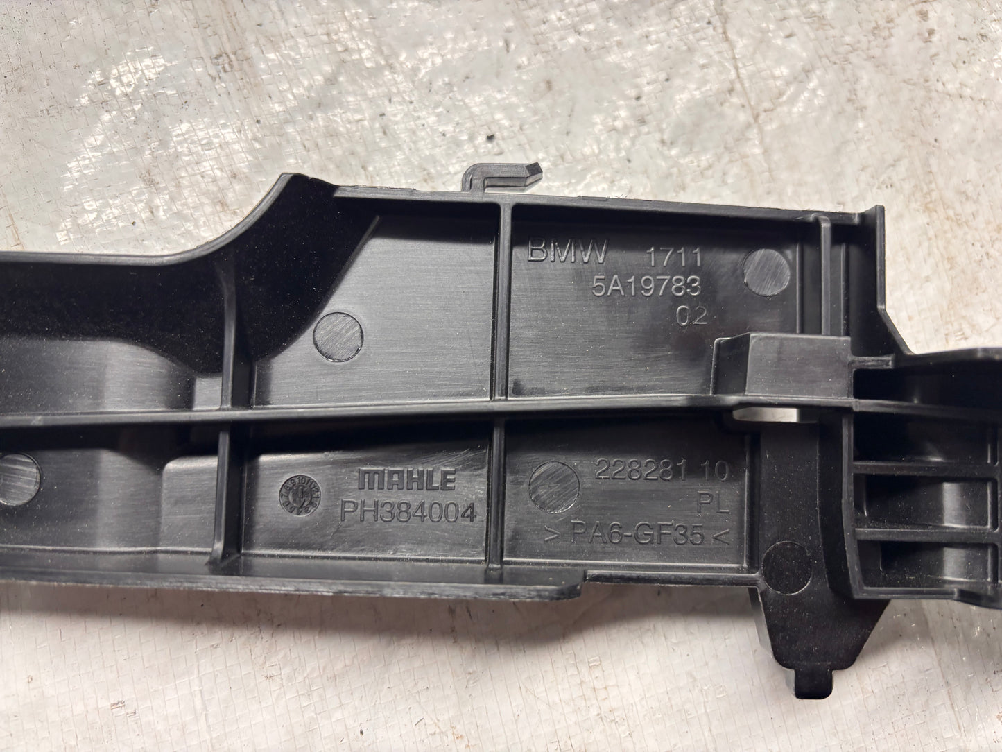 Държач за радиатора BMW G60/61/68/70