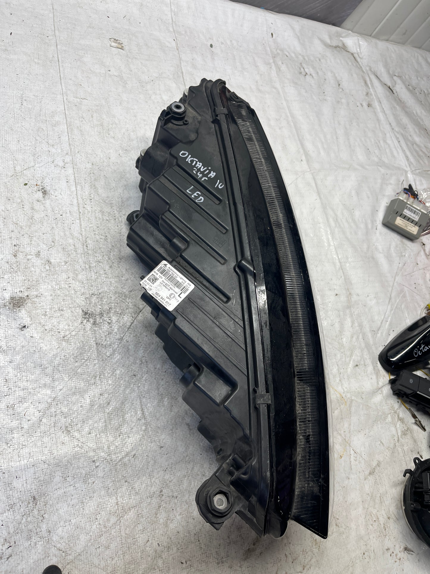 Skoda Octavia 4 ляв фар • 2017–2020