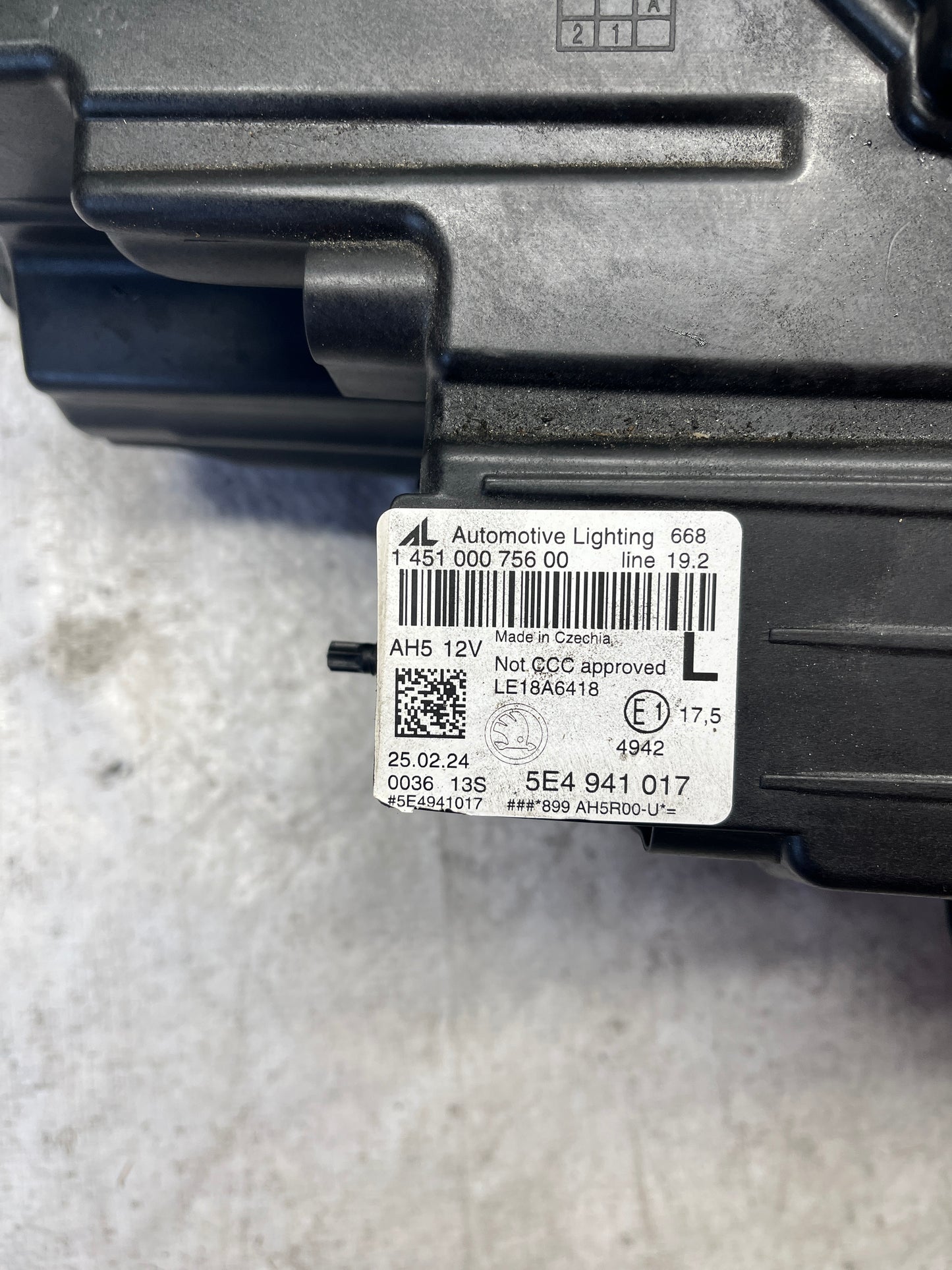 Skoda Octavia 4 ляв фар • 2017–2020