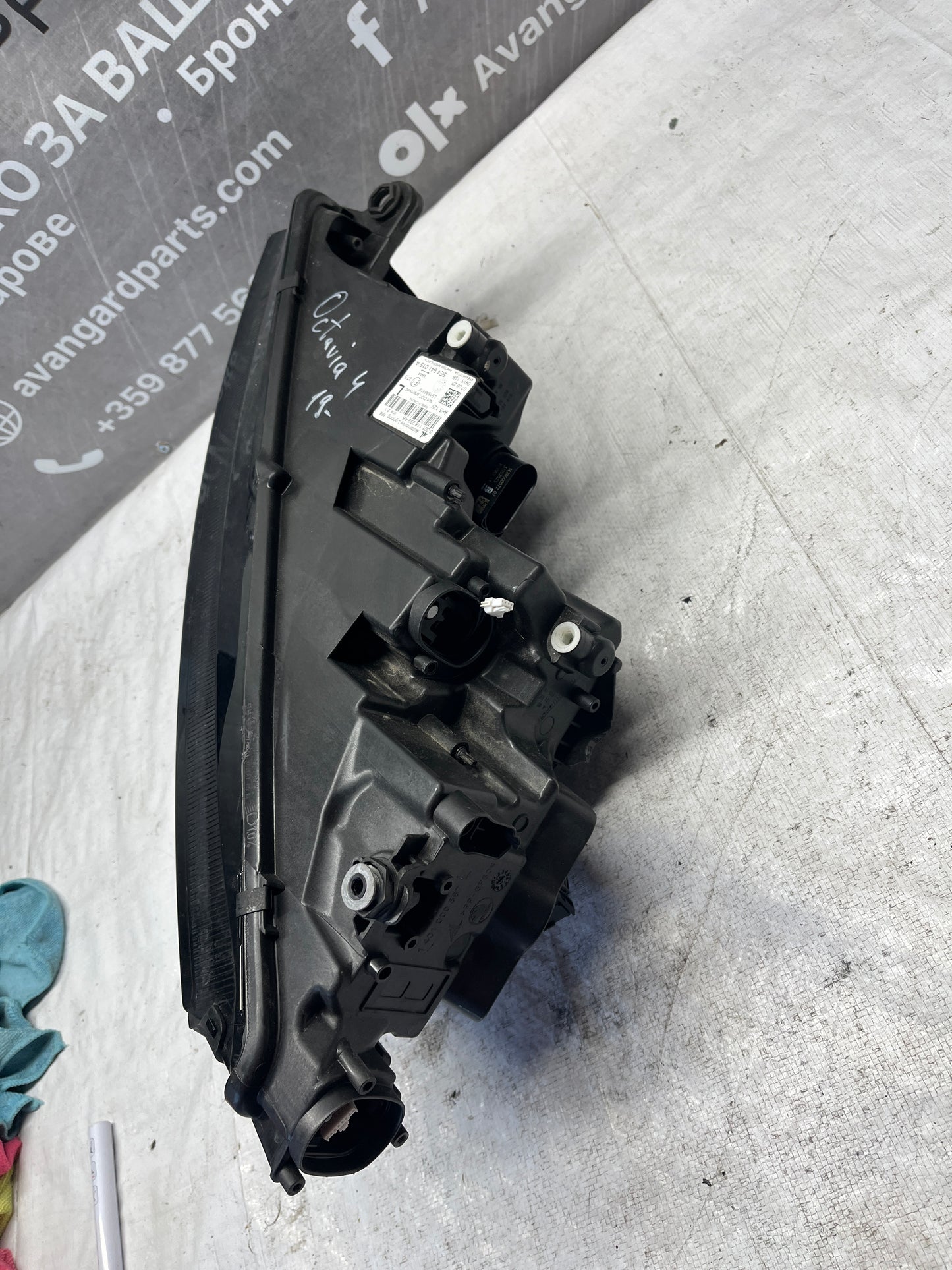 Ляв  фар Skoda Octavia 2022-