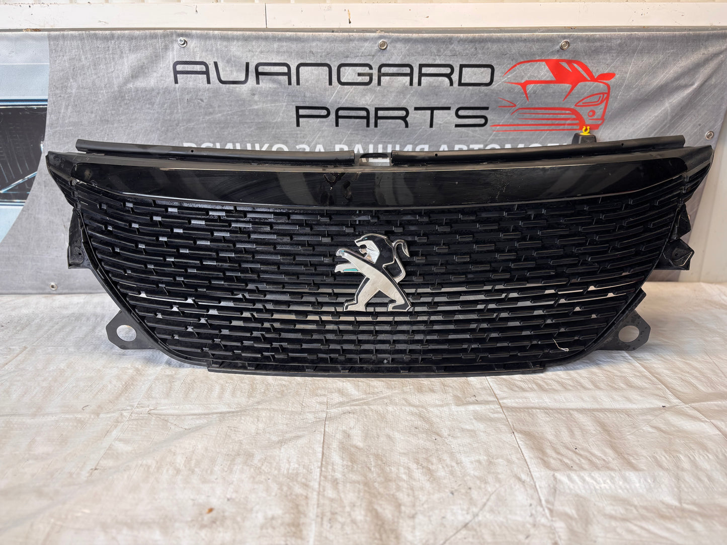 Предна решетка за Peugeot 2008