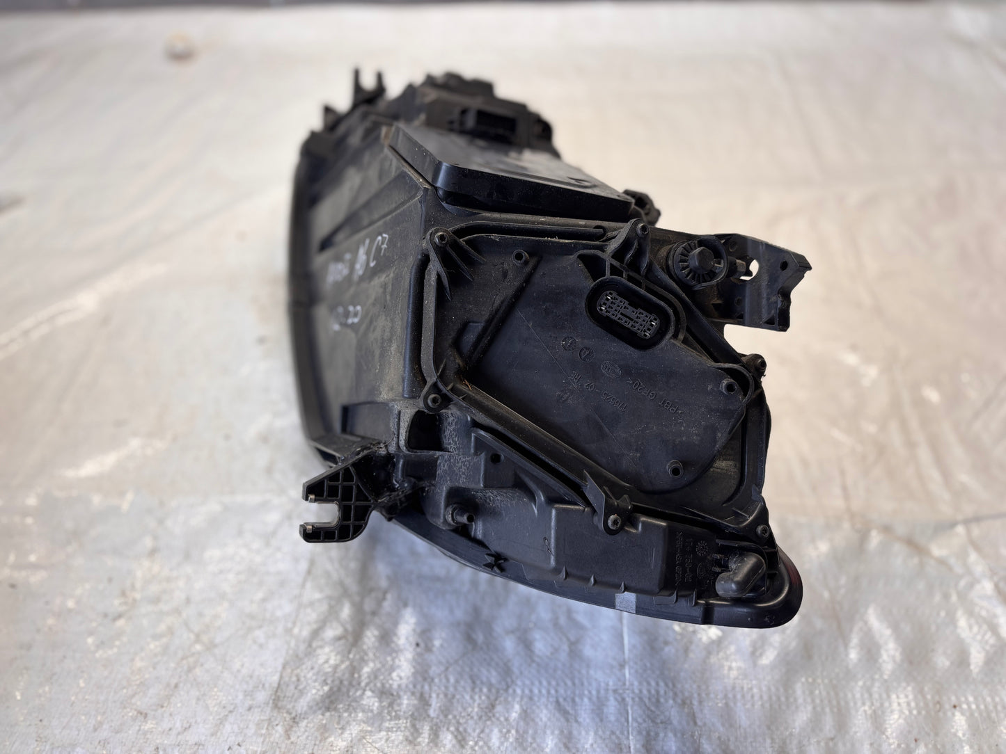 Audi A6 C7 Десен Фар