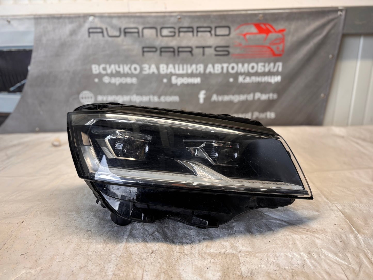 Volkswagen T6 десен фар LED