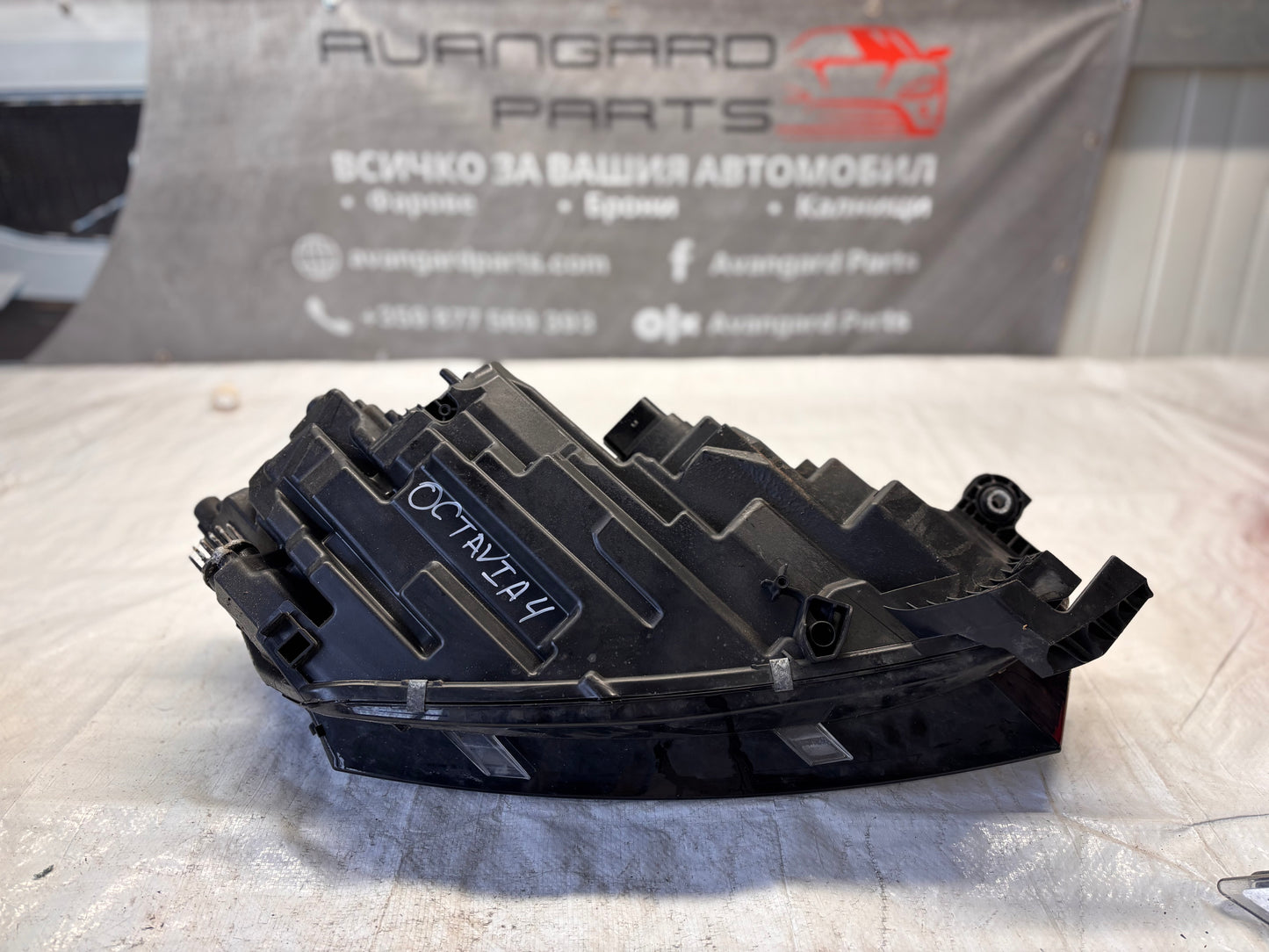 Skoda Octavia 4 ляв фар • 2017–2020